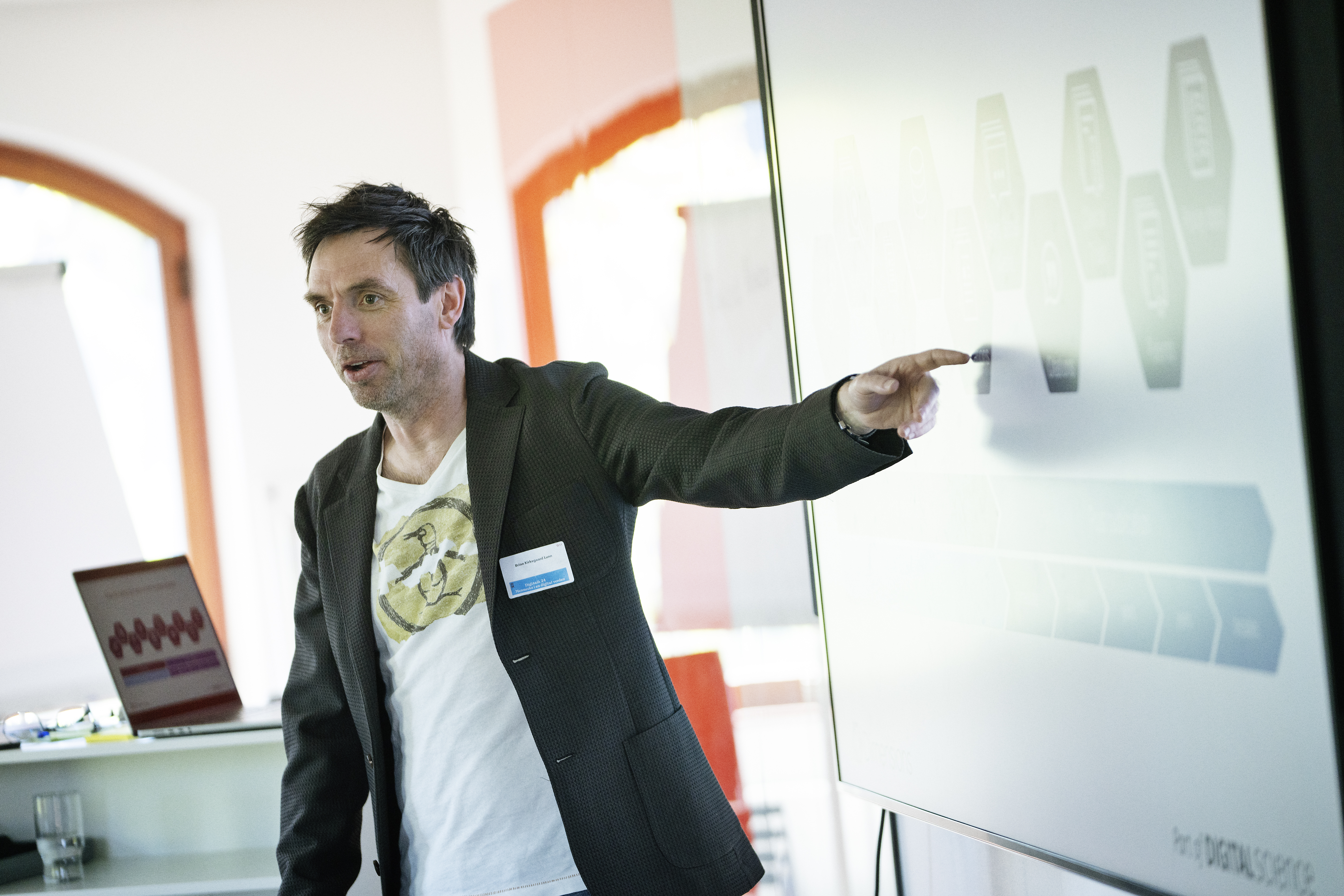 DM 240514 DIGI TALK 1966