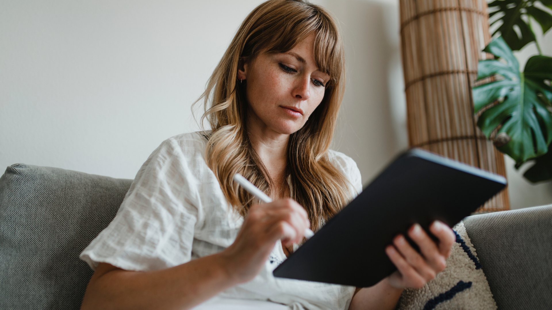 Linkedin kvinde med tablet