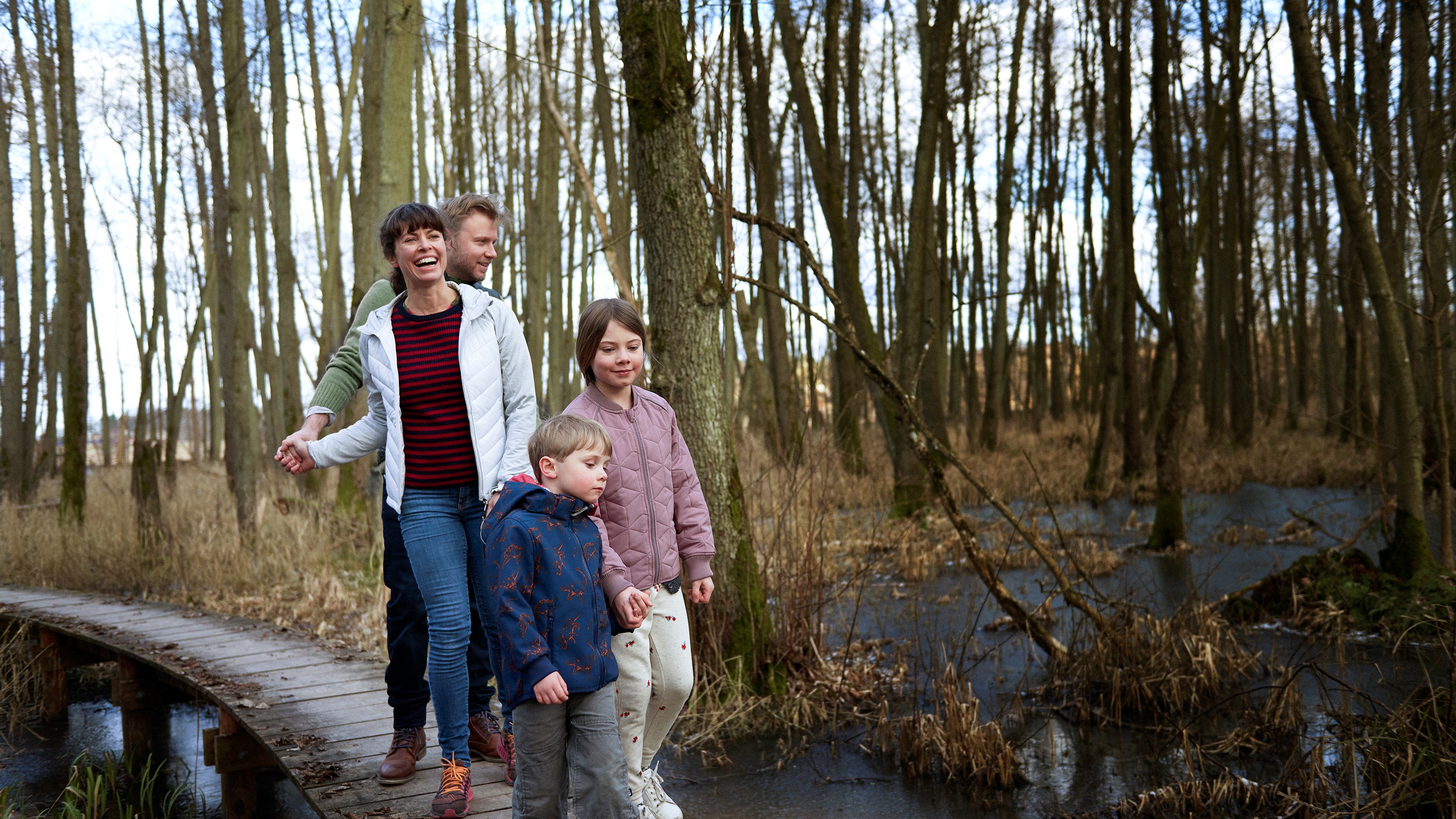 Far, mor og to børn