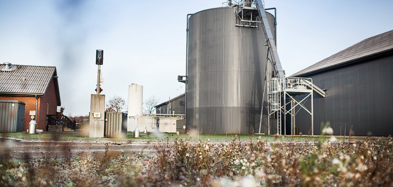 Behandling af gylle i et biogasanlæg kan kombineres med hyppig og effektiv udslusning. Derved reduceres metanudledningen med 57-74 pct.