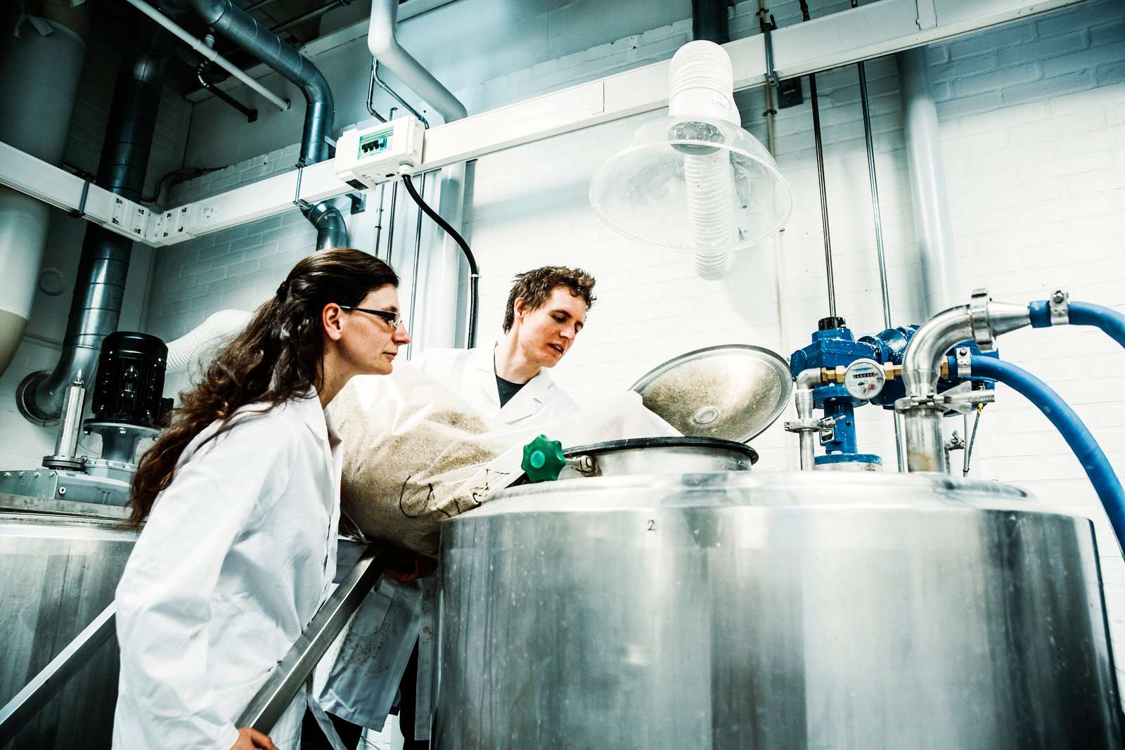 Anne Christine Steenkjær Hastrup er centerchef for Bioressourcer og Bioraffinering ved Teknologisk Institut og er projektleder for det internationale projekt Pro-Enrich, der arbejder med at omdanne restprodukter til klimavenlige planteproteiner