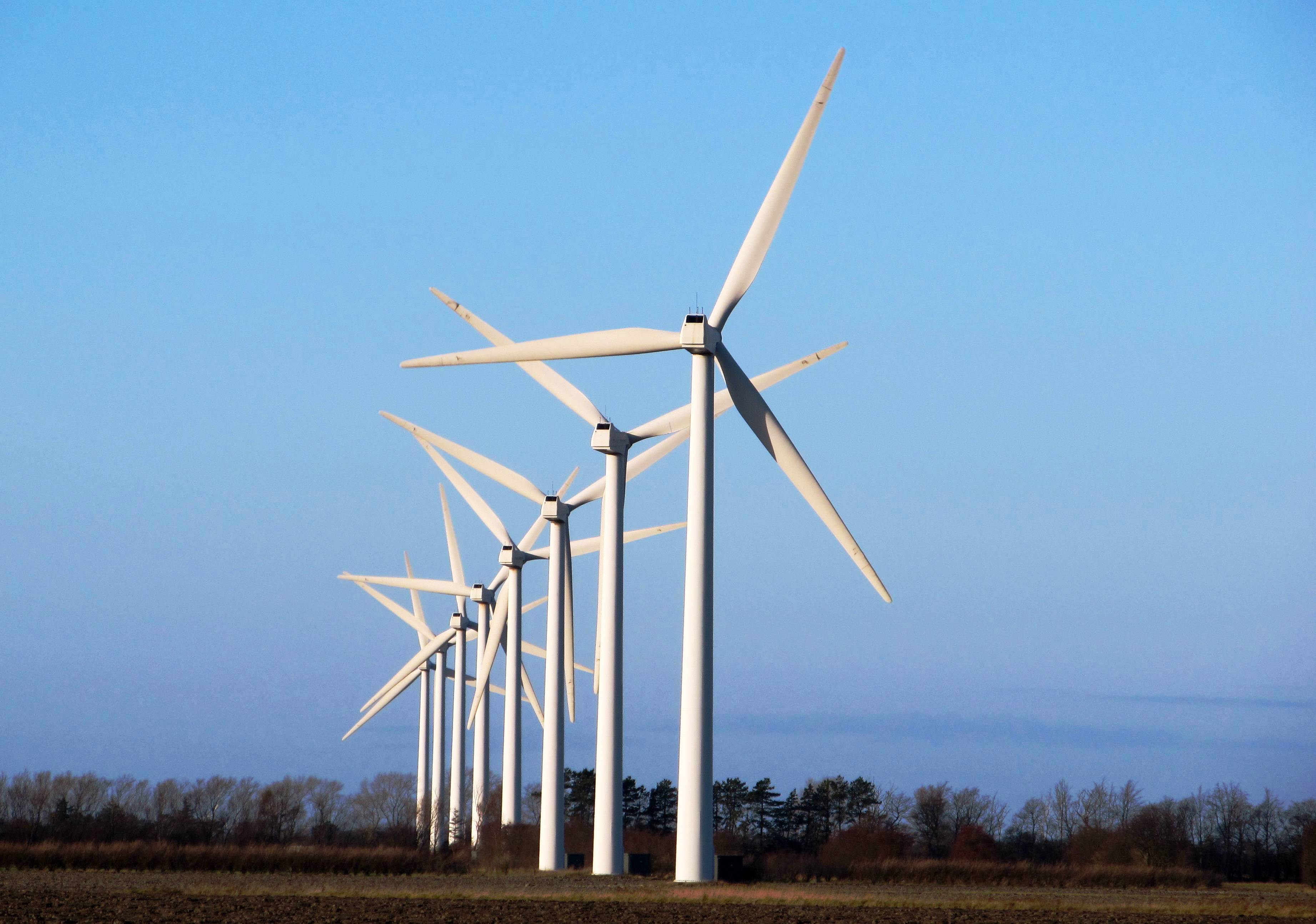 Vindmoelle3COLOURBOX4061678