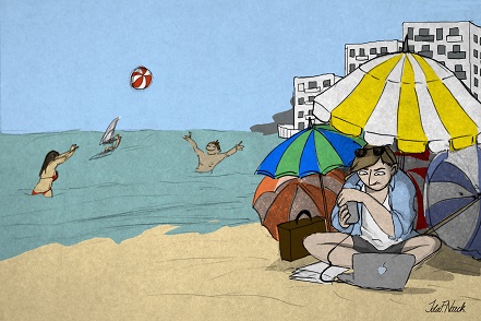 Mand med smartphone på strand