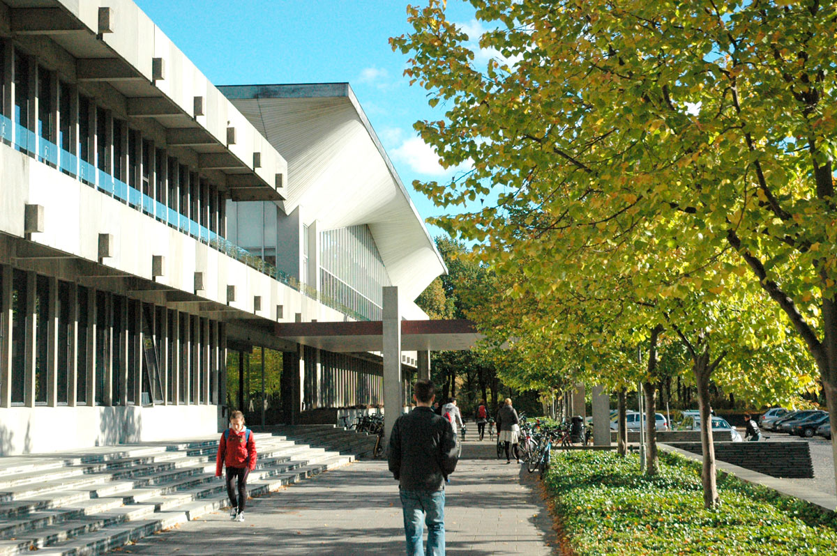 Den centrale administrationsbygning 101 på DTU. Fyringer