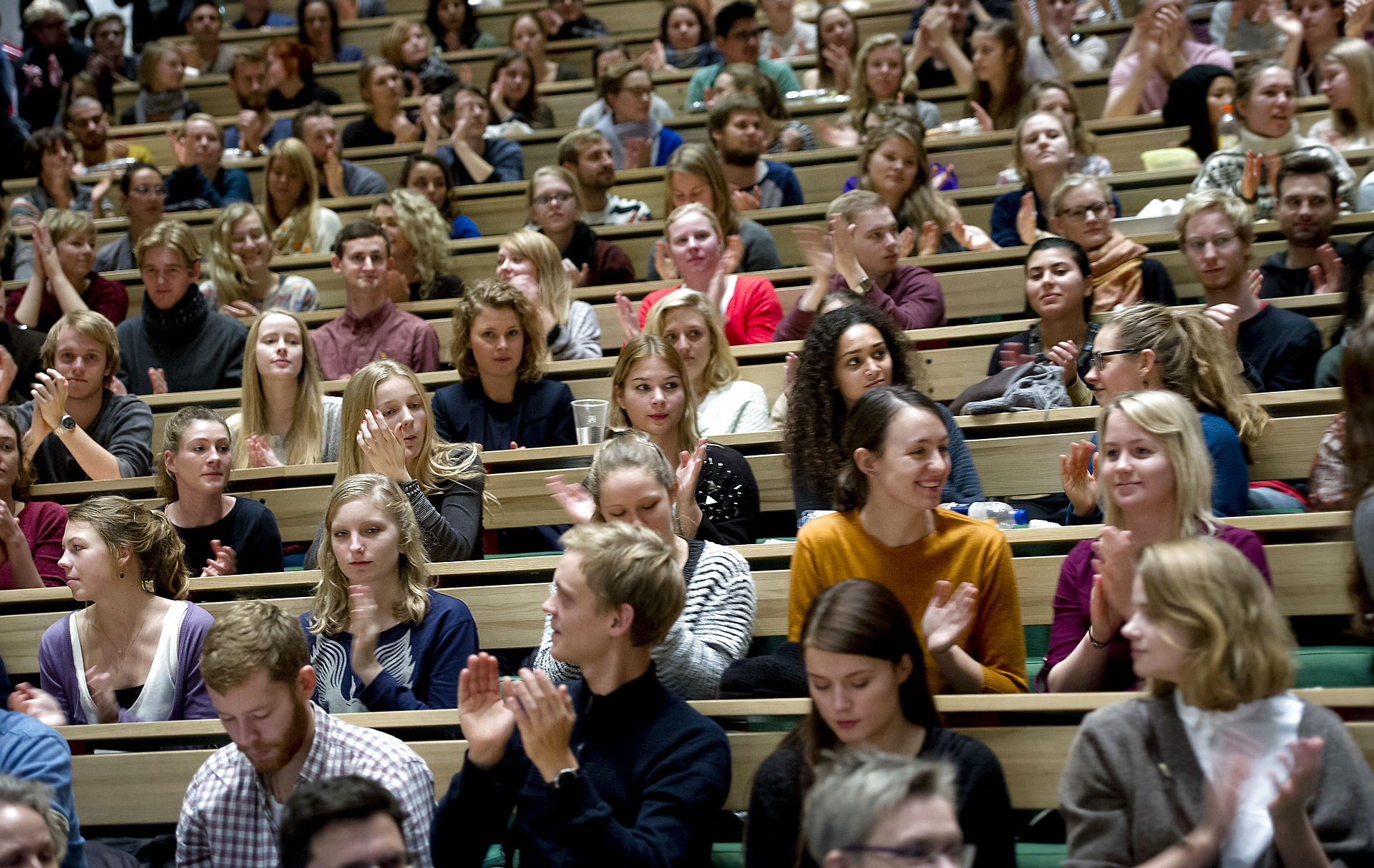 Studerende sidder samlet til undervisning - men kan alligevel føle sig ensomme