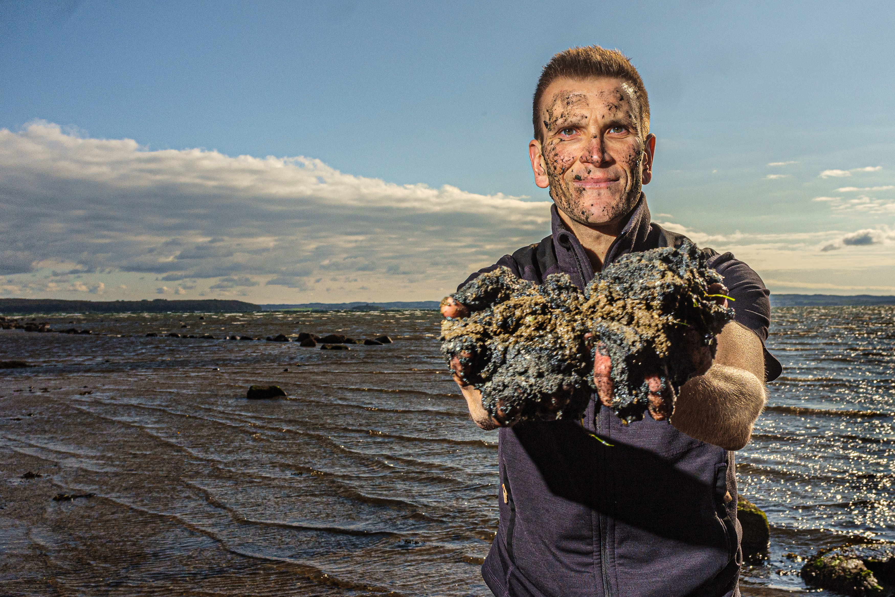 Kasper Kjeldsen indsmurt i mudder