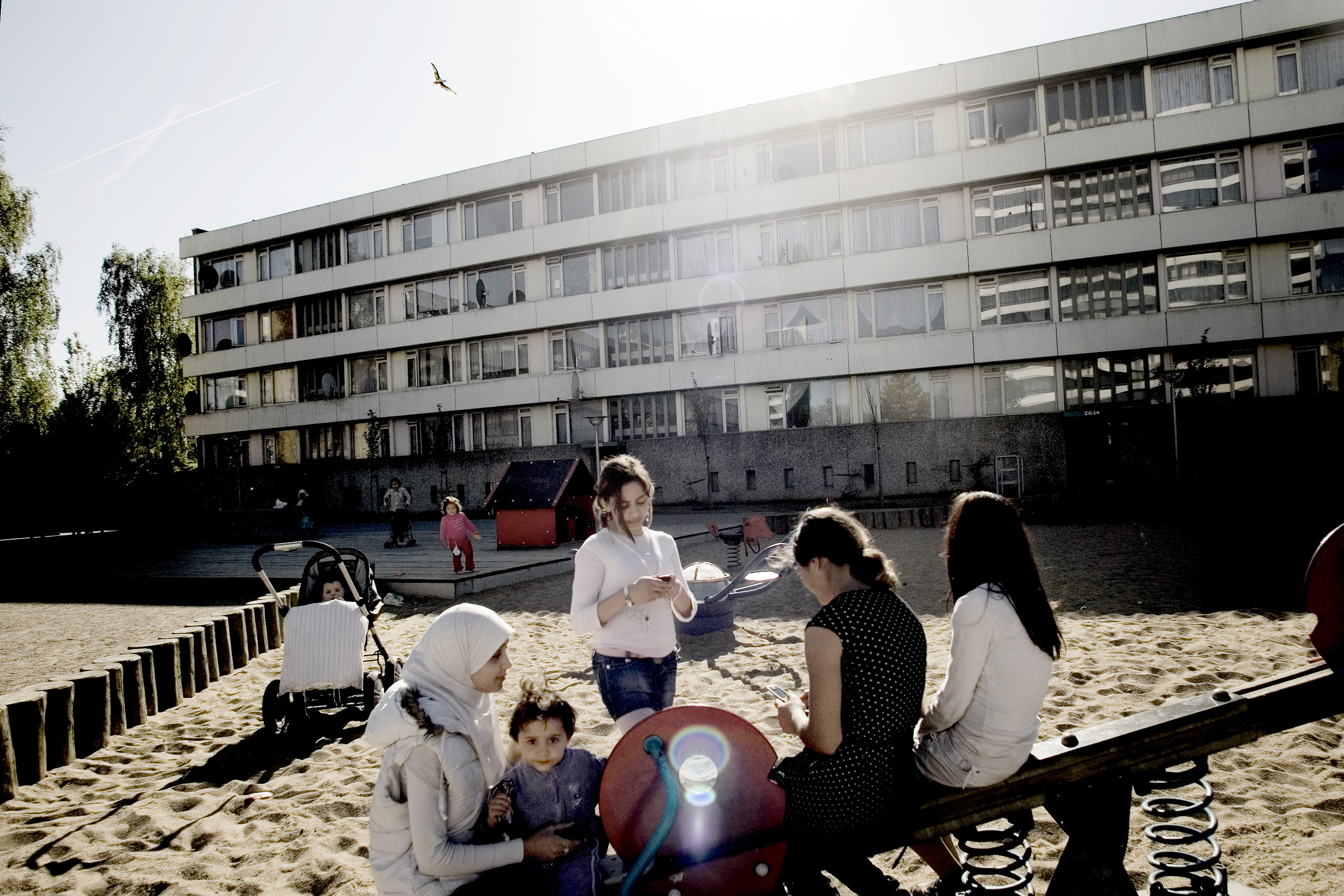 Piger leger i Vollsmose