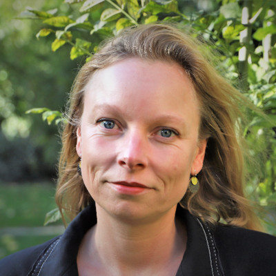 Rebekka Knudsen, Impostor-komplekset, forfatter