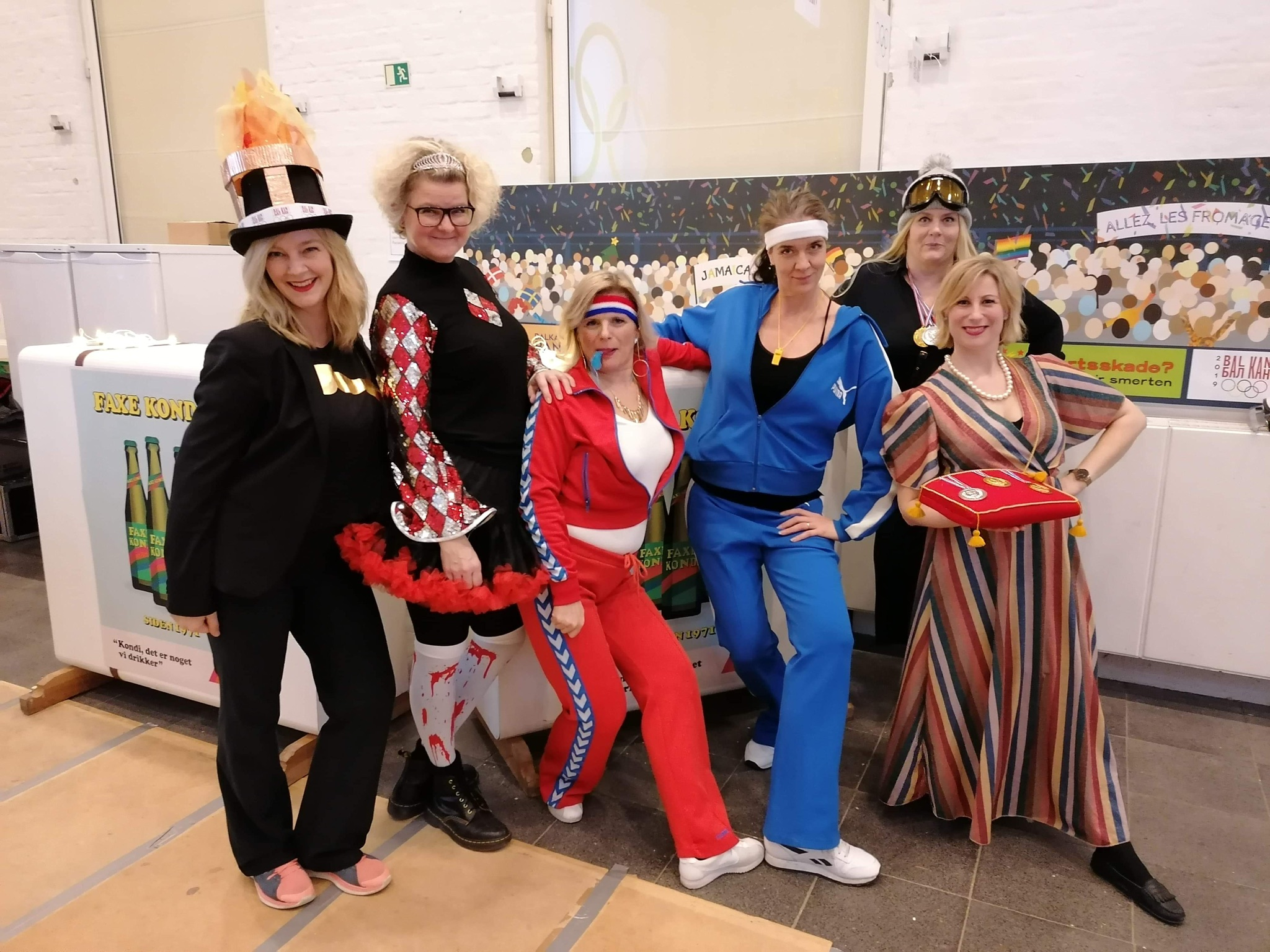 Foto af den kvindelige del af festkomiteen til Det Kgl. Akademis julefrokost