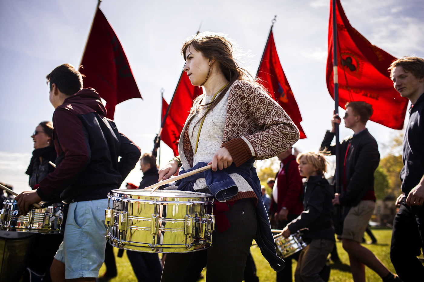 1. maj med faner og tromme.