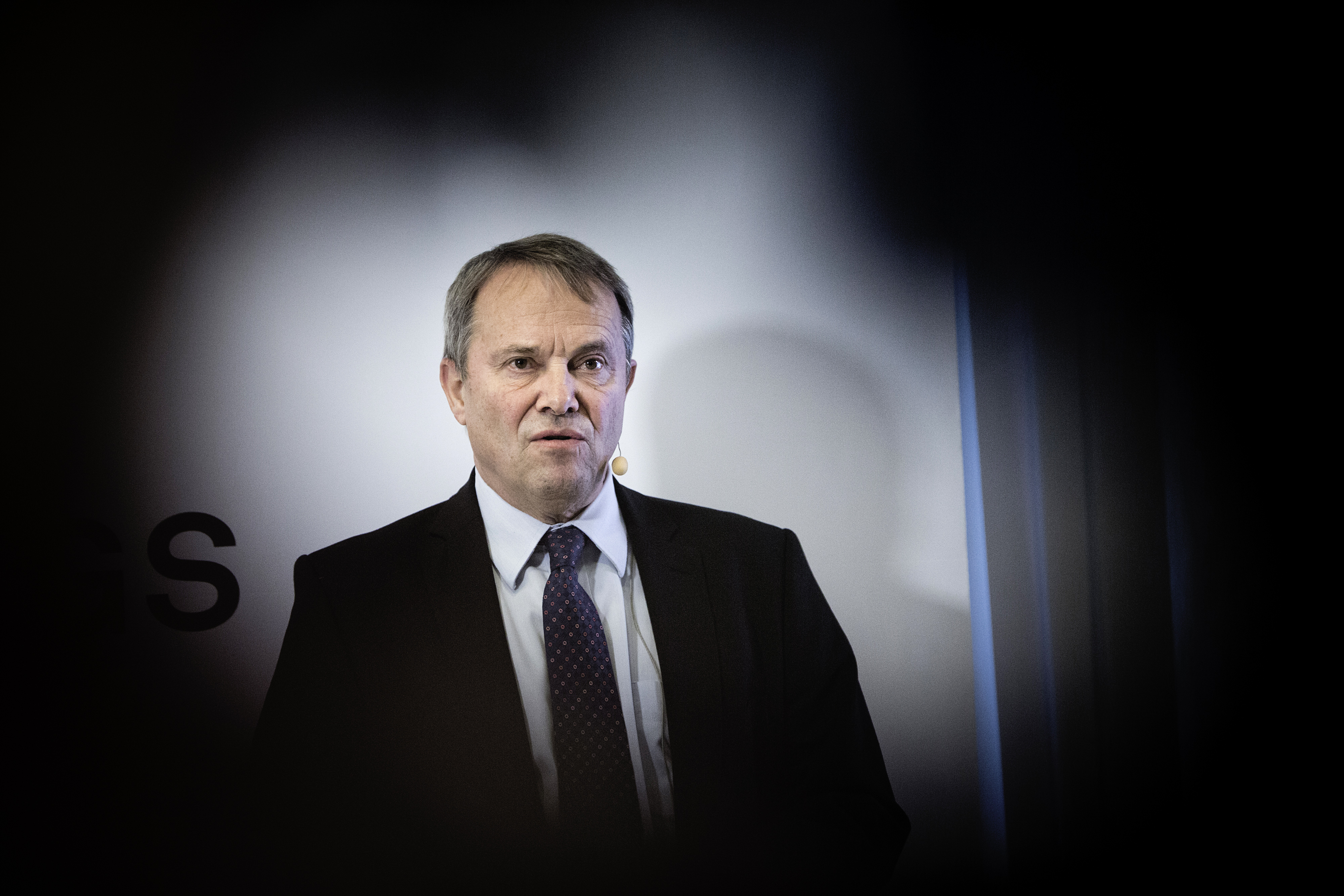 Niels Egelund, udflytning af uddannelser