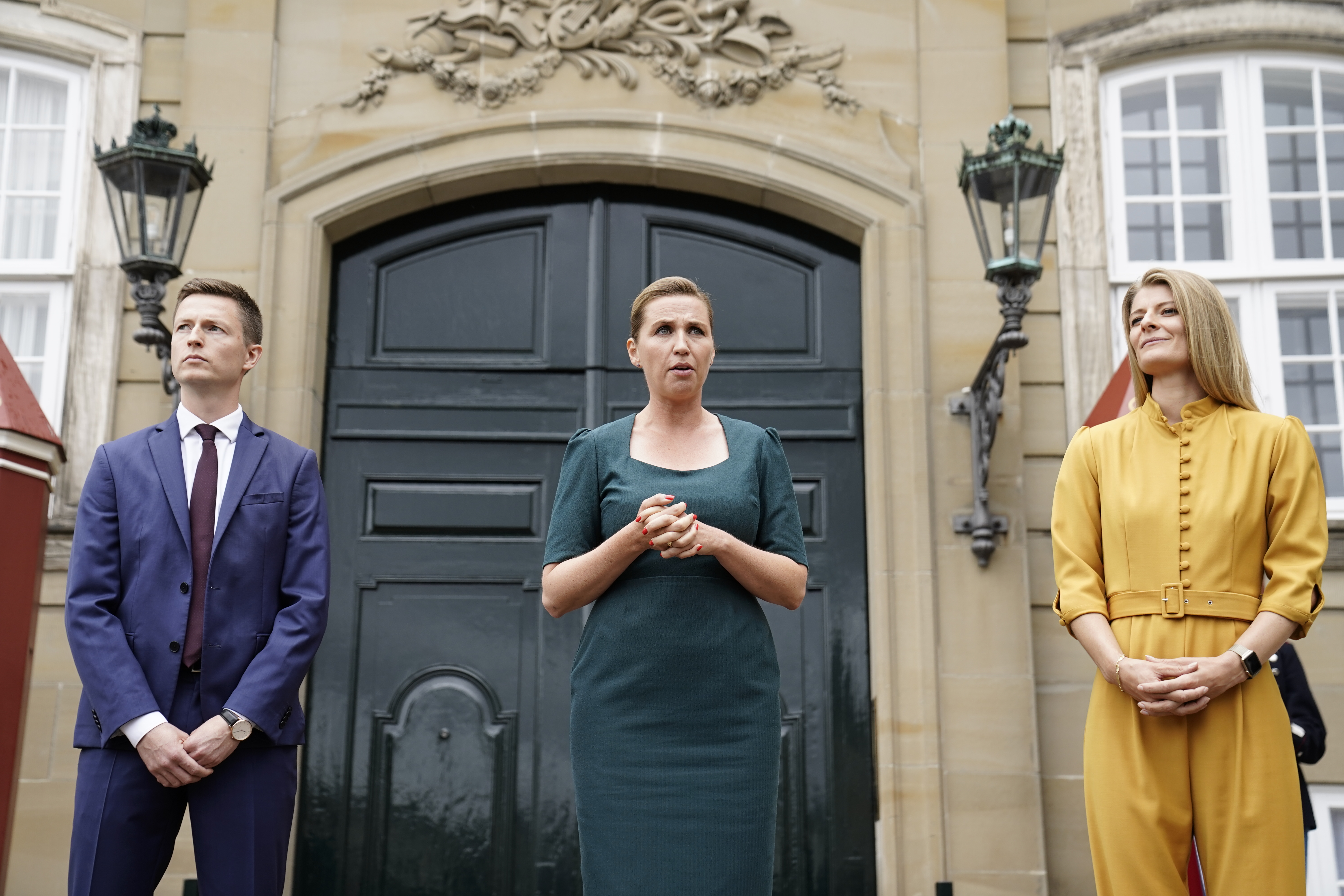 Foto af Mette Frederiksen, Jesper Petersen og Ane Halsboe