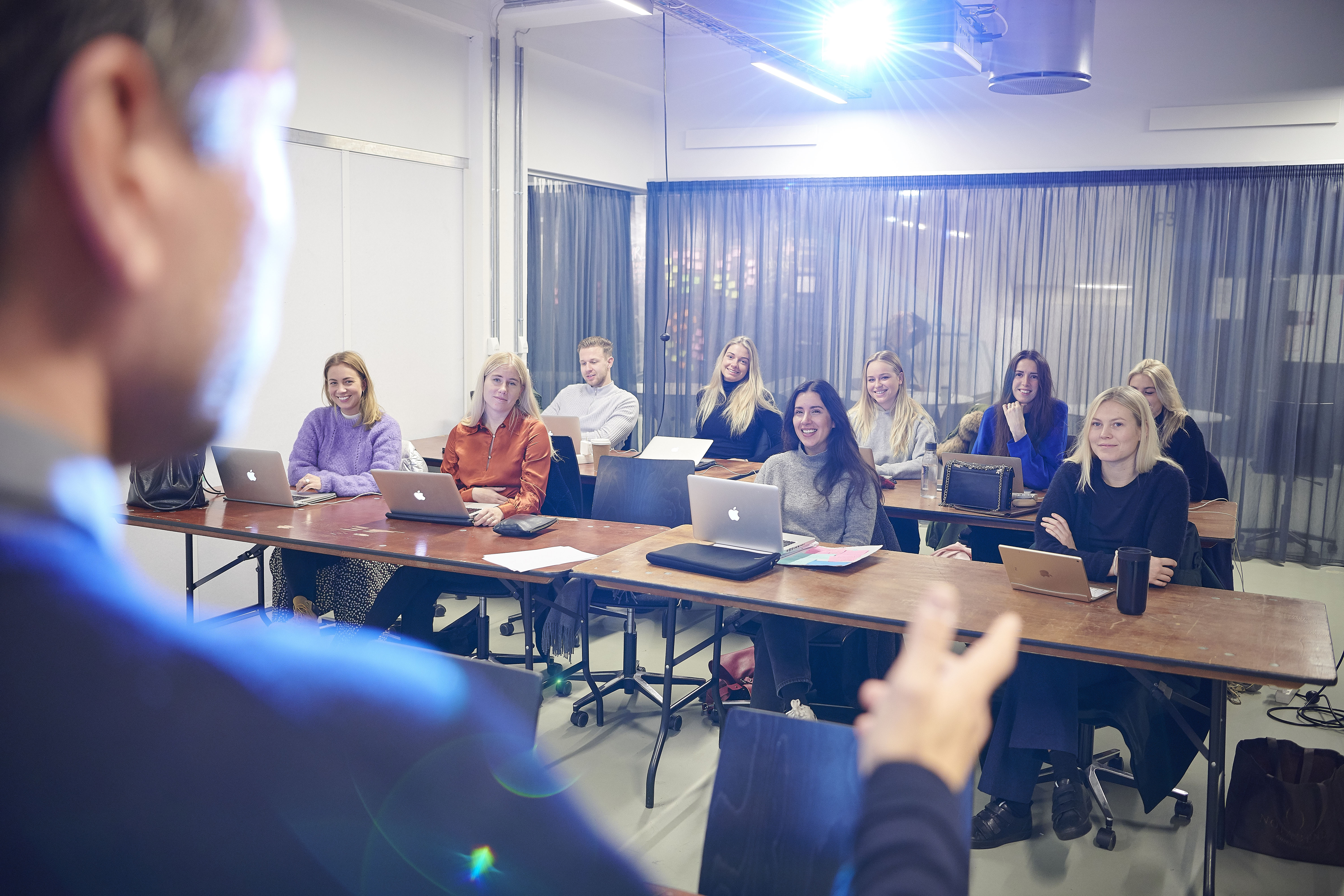 Hver 10. underviserjob på erhvervsakademierne er i fare