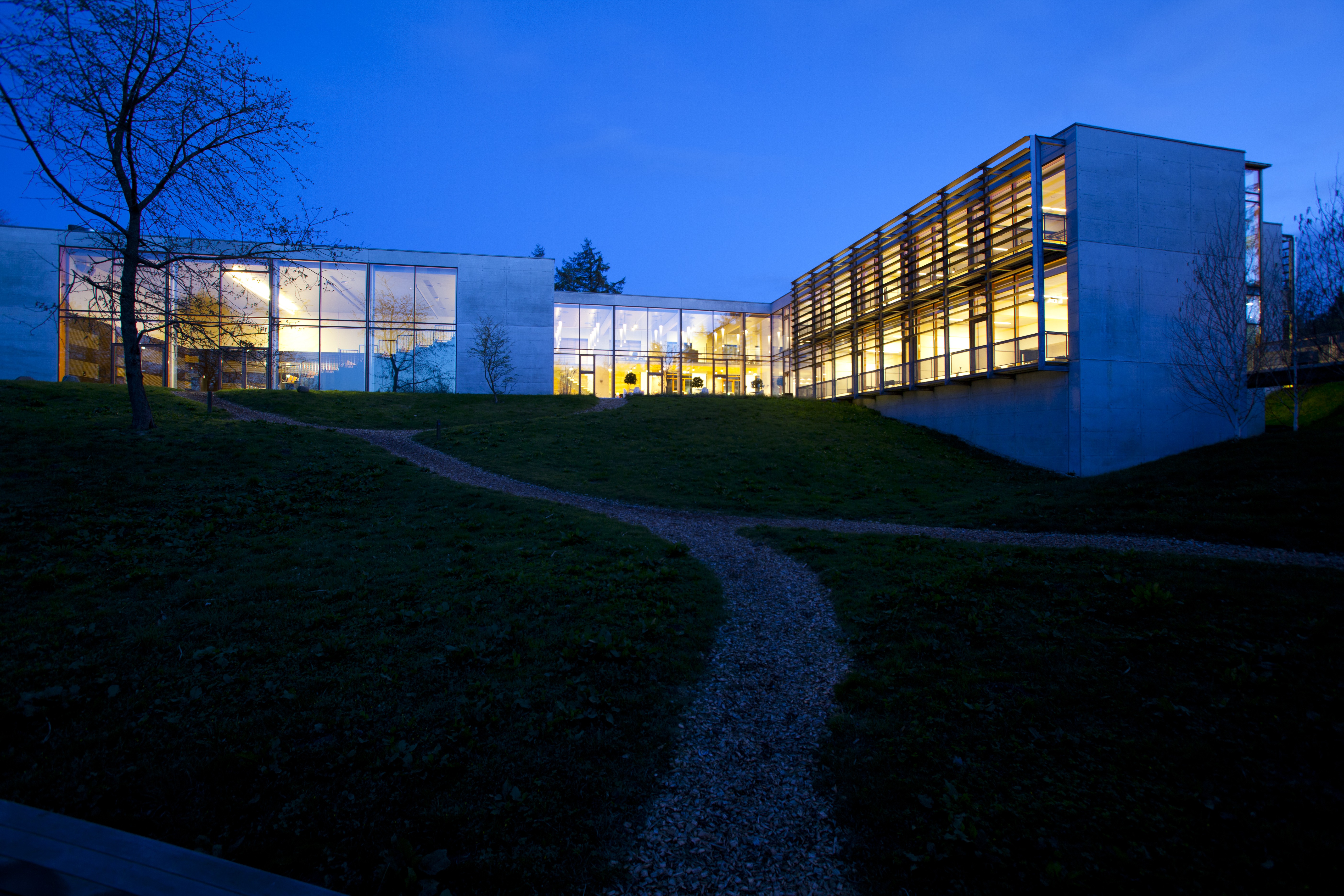 DTU-bygning  ved aftentide