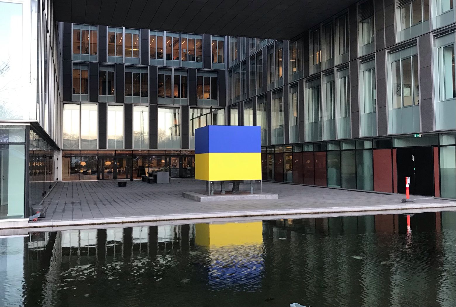 SimCorp på Amager i København med ukrainsk flag