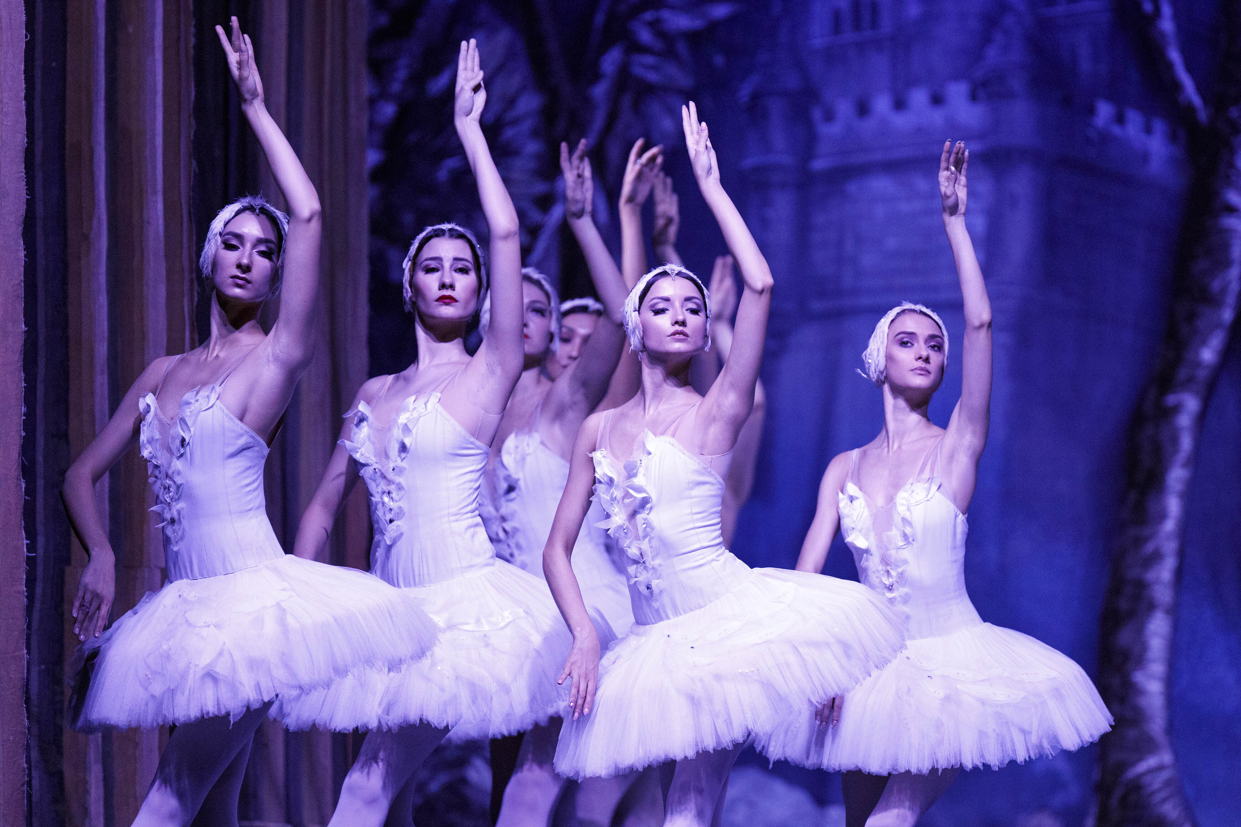 Den russiske statsballet opfører Svanesøen i Köln