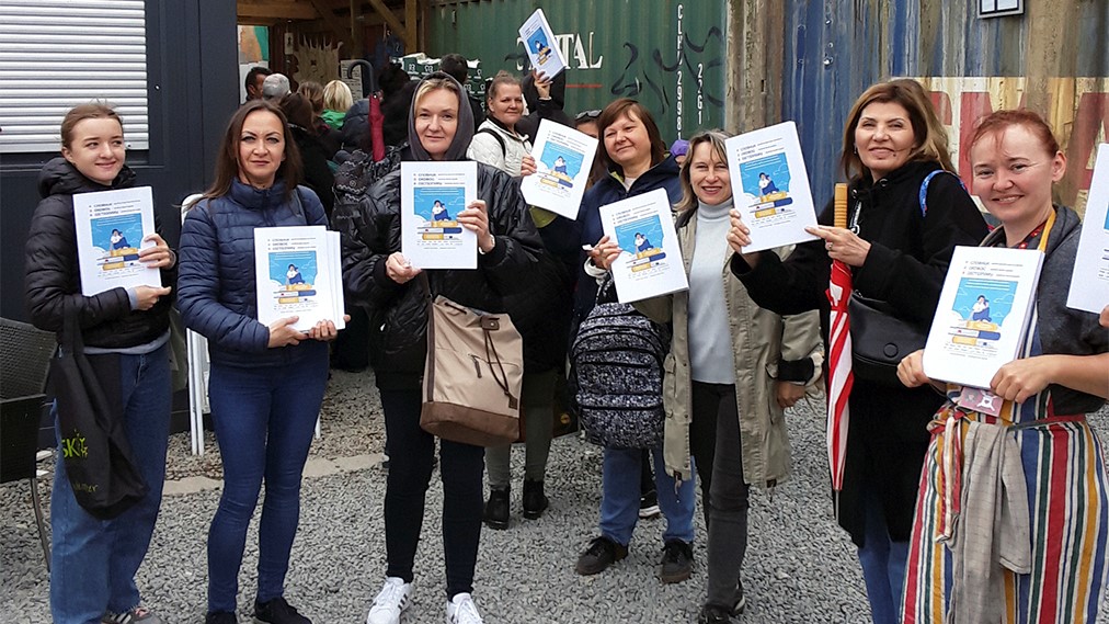 Ukrainske flygtninge med ordbog