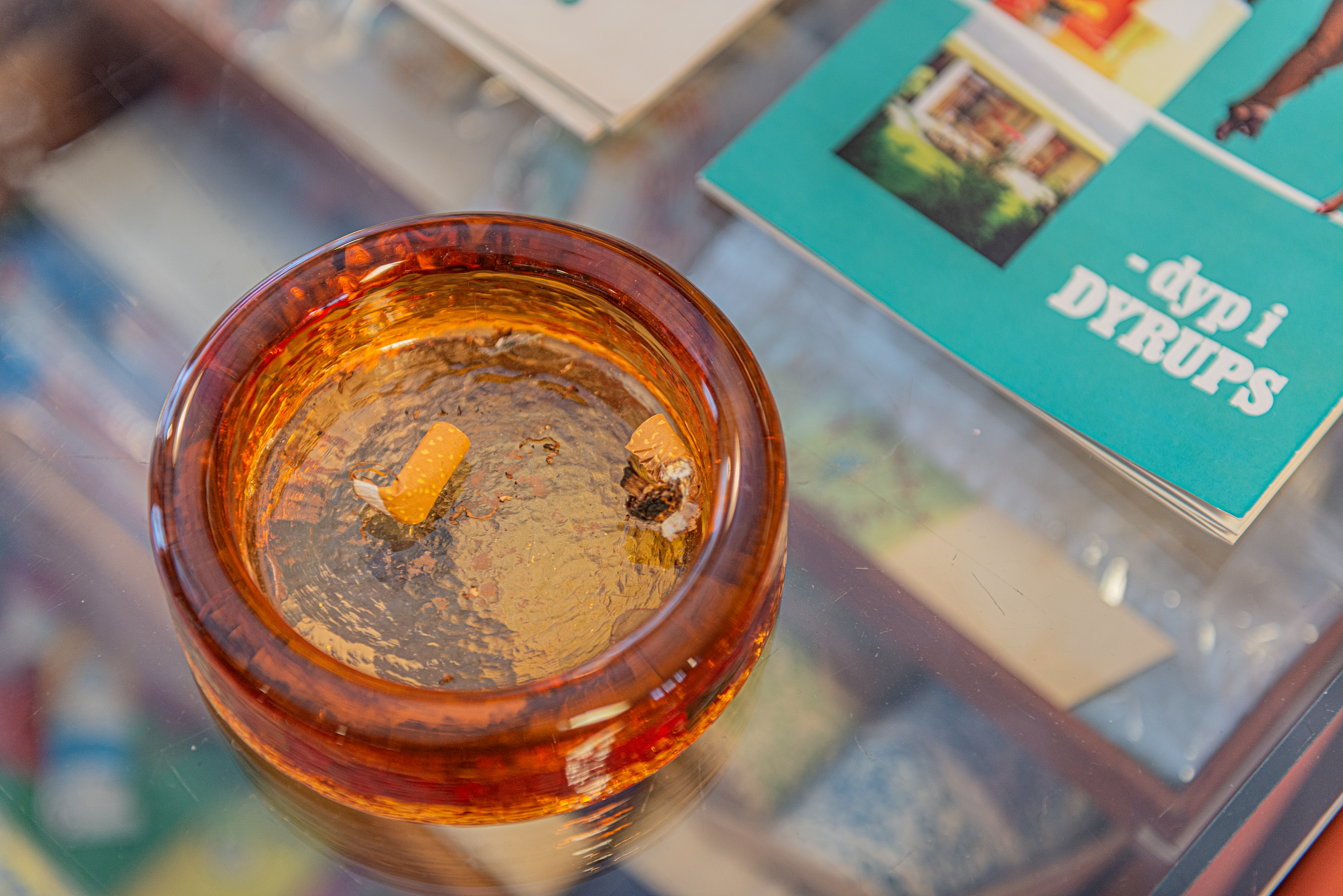 Foto af aksebæger på disken i farvehandel i Den Gamle By