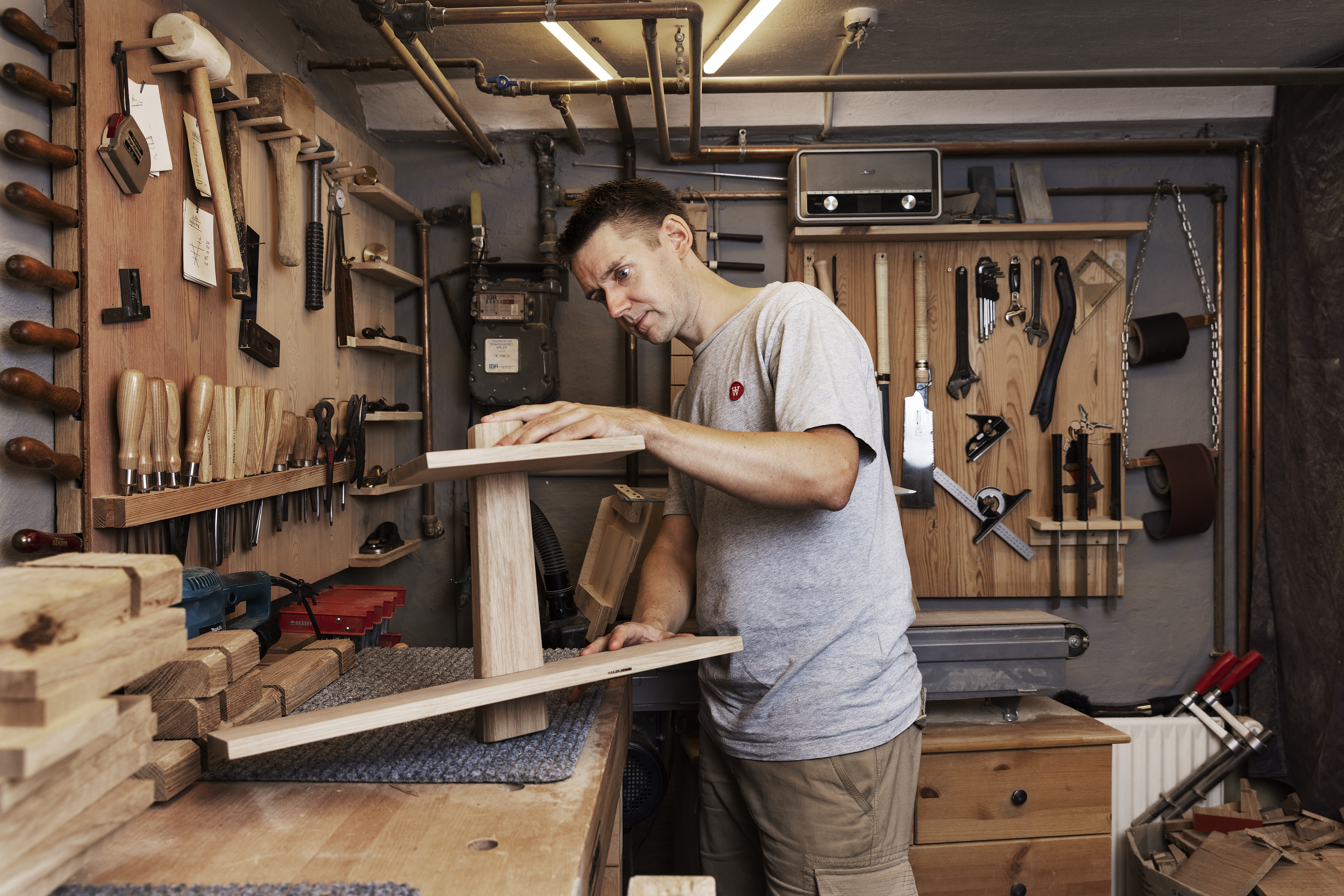 Peter Hjuler, gik fra et fast job i Finansministeriet til at starte sit eget møbelsnedkeri