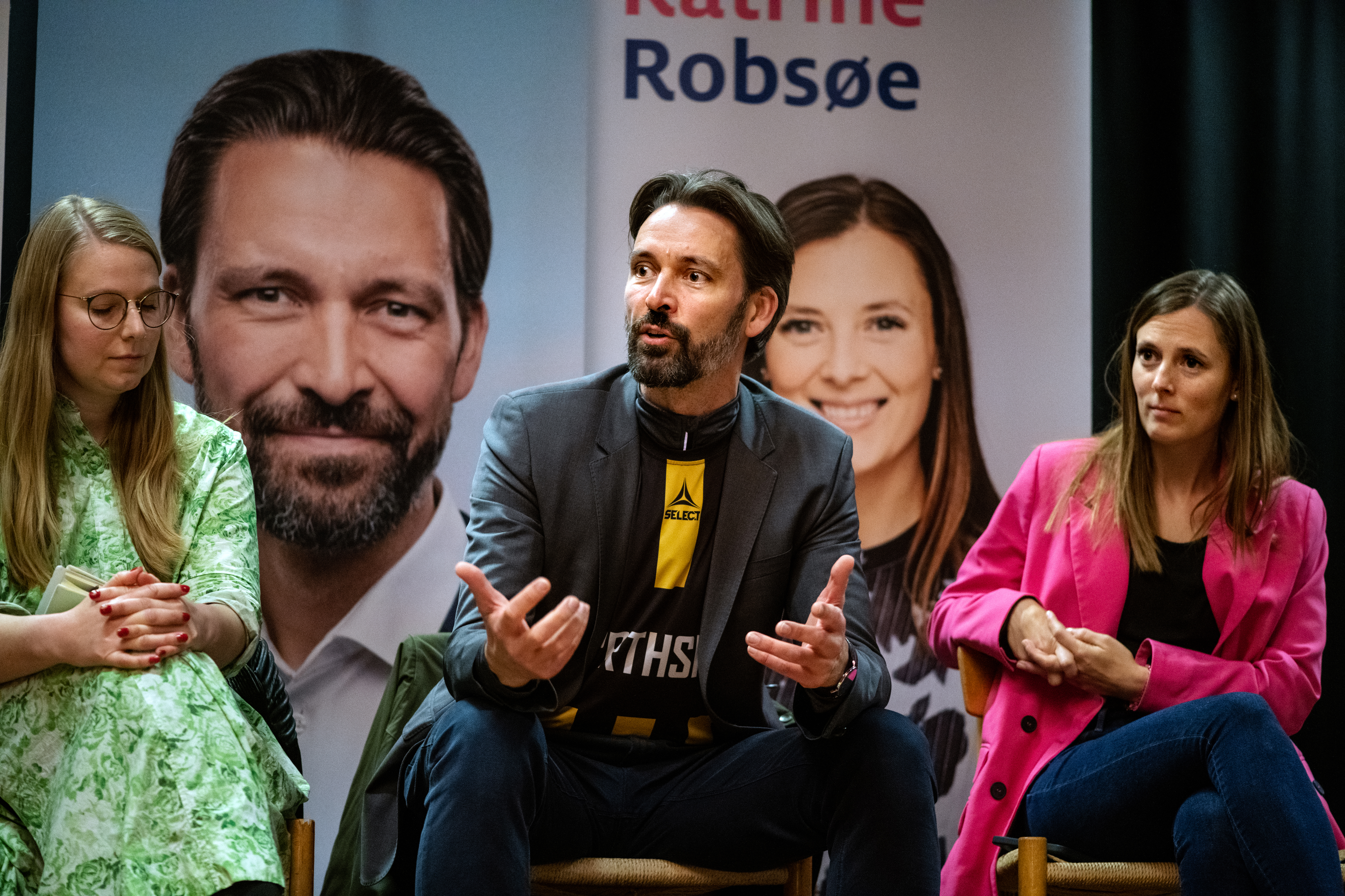 Folketingskandidater diskuterer uddannelse på DM-vælgermøde i Aarhus den 19. oktober 2022