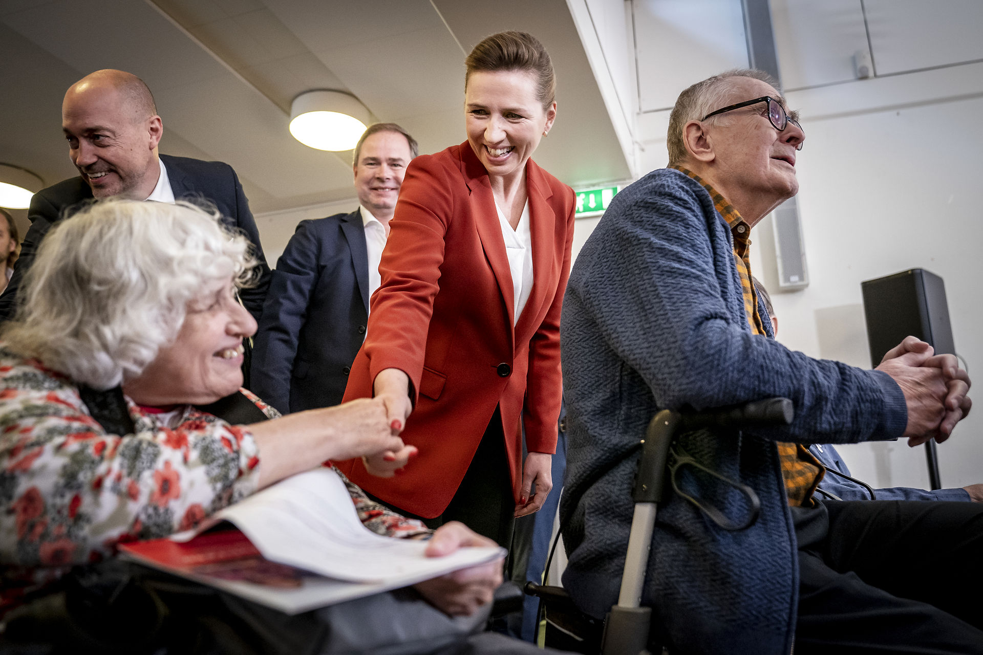 Statsminister Mette Frederiksen vil styrke rekruttering til ældre- og sundhedssektoren med øremærkede lønforhøjelser, fortalte hun på Plejecenter Sølund.
