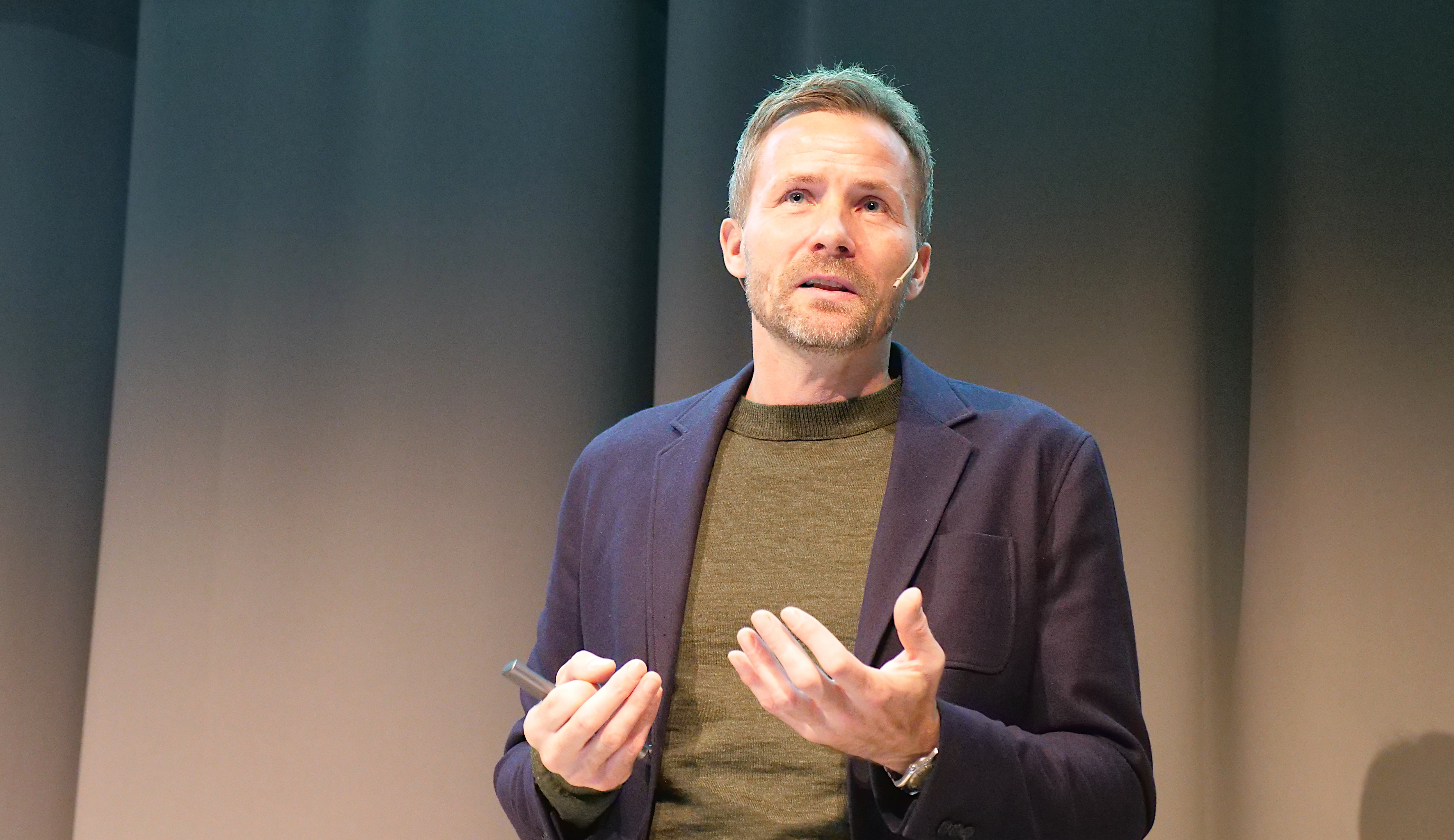 Mikkel Flyverbom forsker i samspillet mellem teknologi, data og samfund.