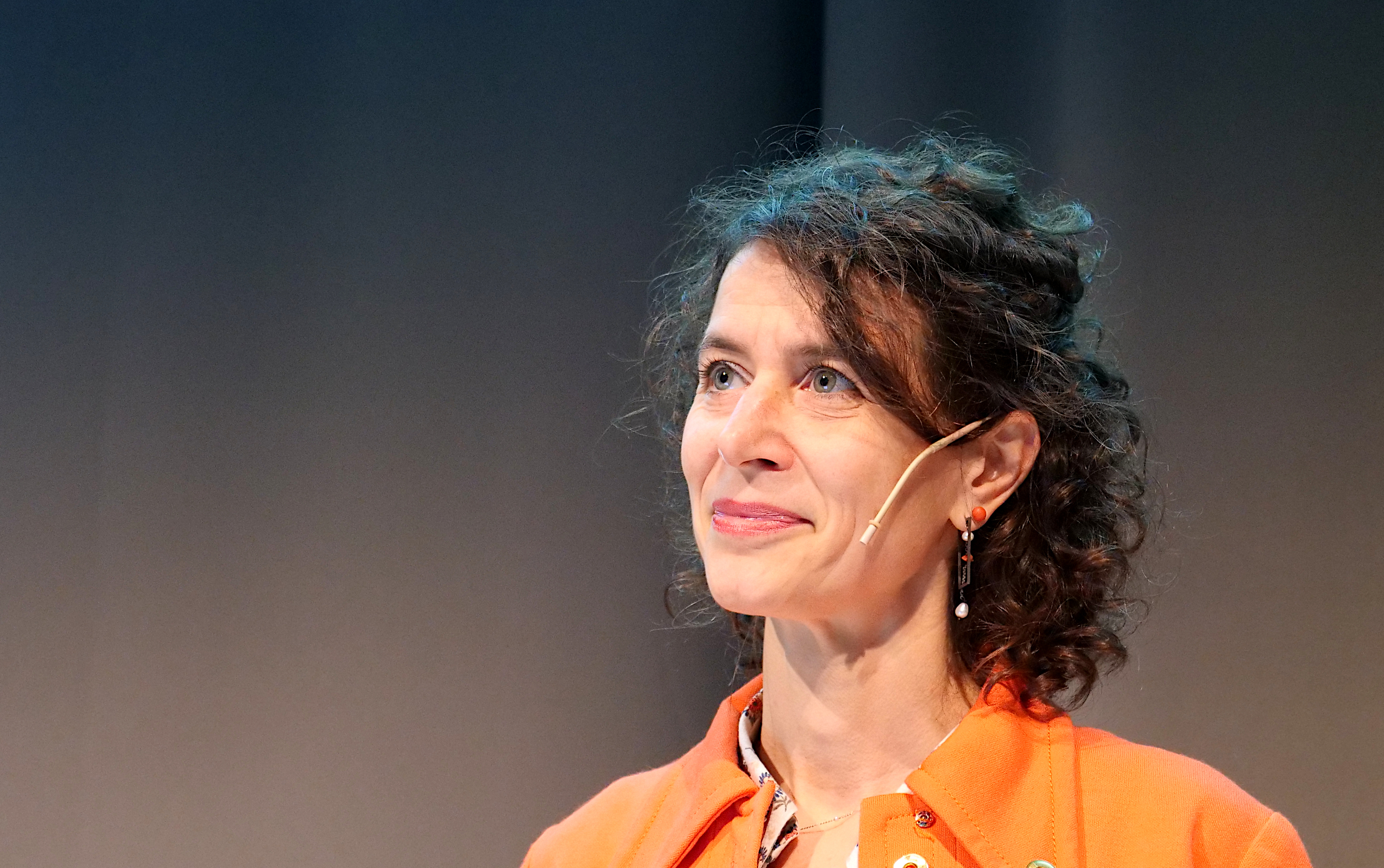 Katia Dupret har undersøgt, hvordan det påvirker ansatte at arbejde på digitale platforme.