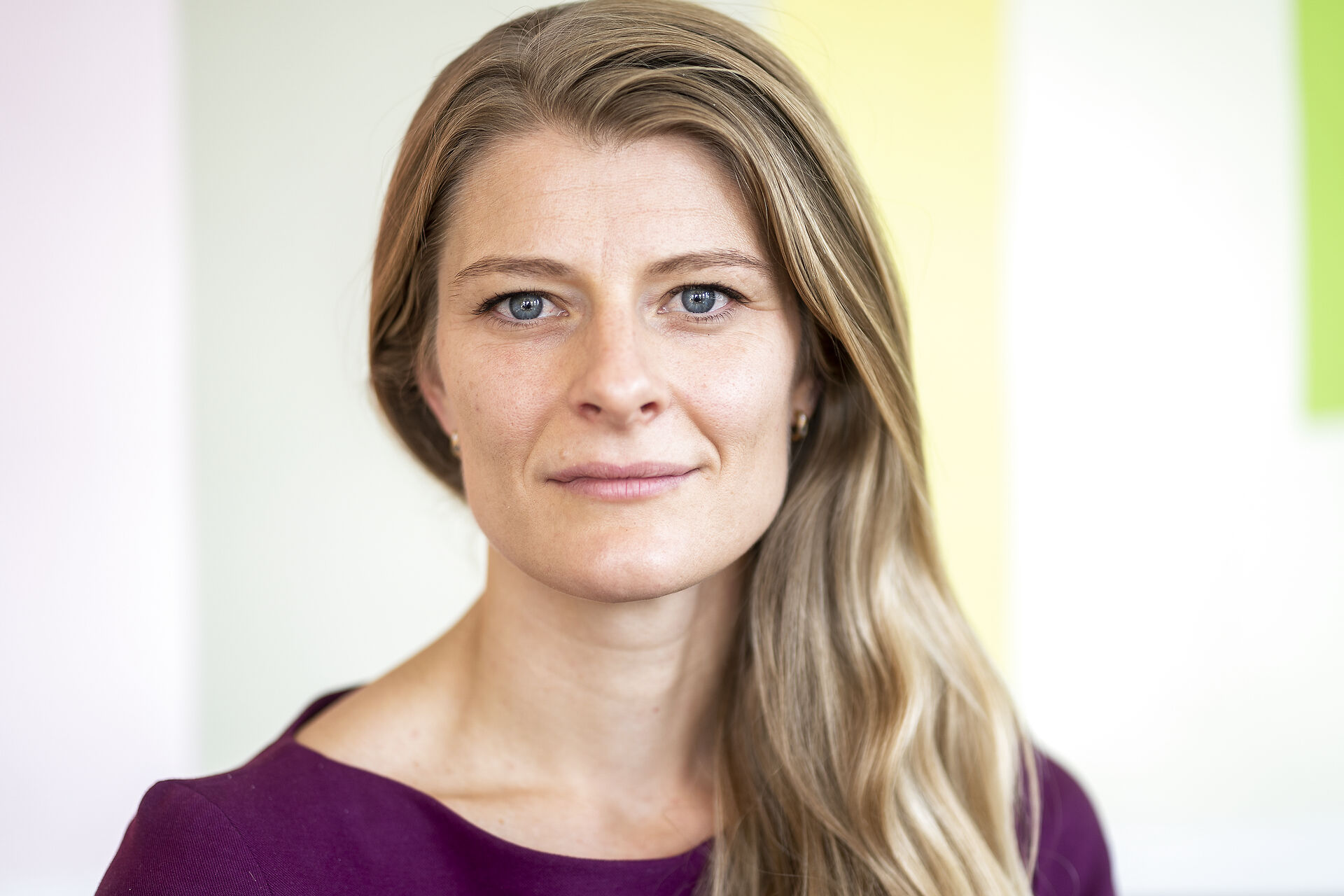 Ifølge beskæftigelsesminister Ane Halsboer-Jørgensen (S) befinder ledigheden sig på et så et lavt niveau, at det giver Danmark et stærkt fundament at stå på i de økonomisk usikre tider.  