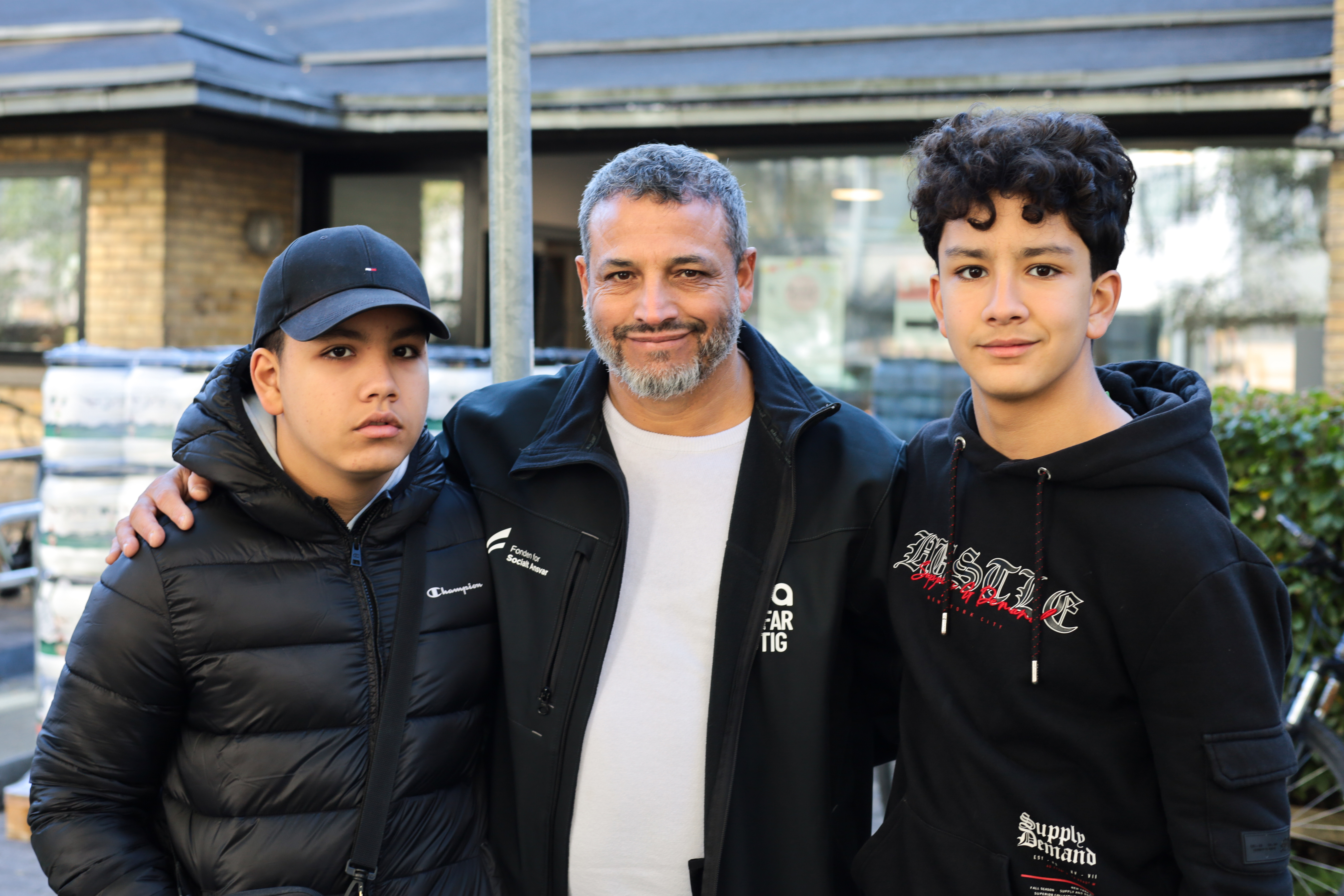 Baba er et netværk af frivillige fædre med etnisk minoritetsbaggrund, der er til stede i udsatte boligområder, hvor de bl.a. hjælper sårbare familier med deres kontakt til kommune, børnehave eller skole til gavn for børnenes trivsel.