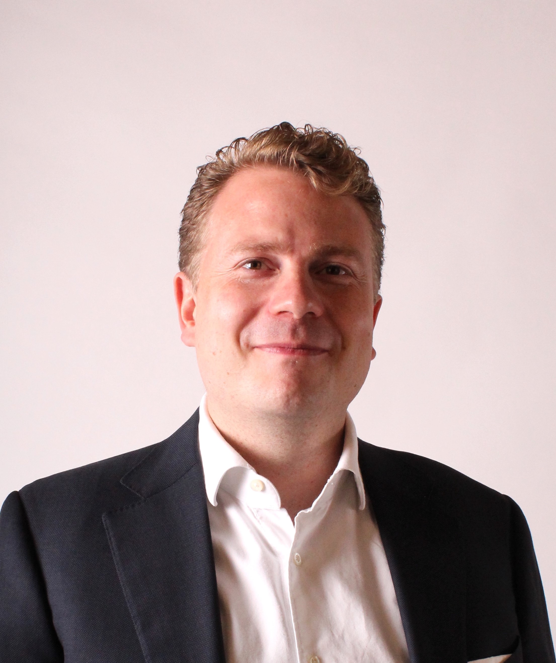 Frederik Petersen er direktør og medstiftende partner i den demokratiske virksomhed KnowledgeWorker.