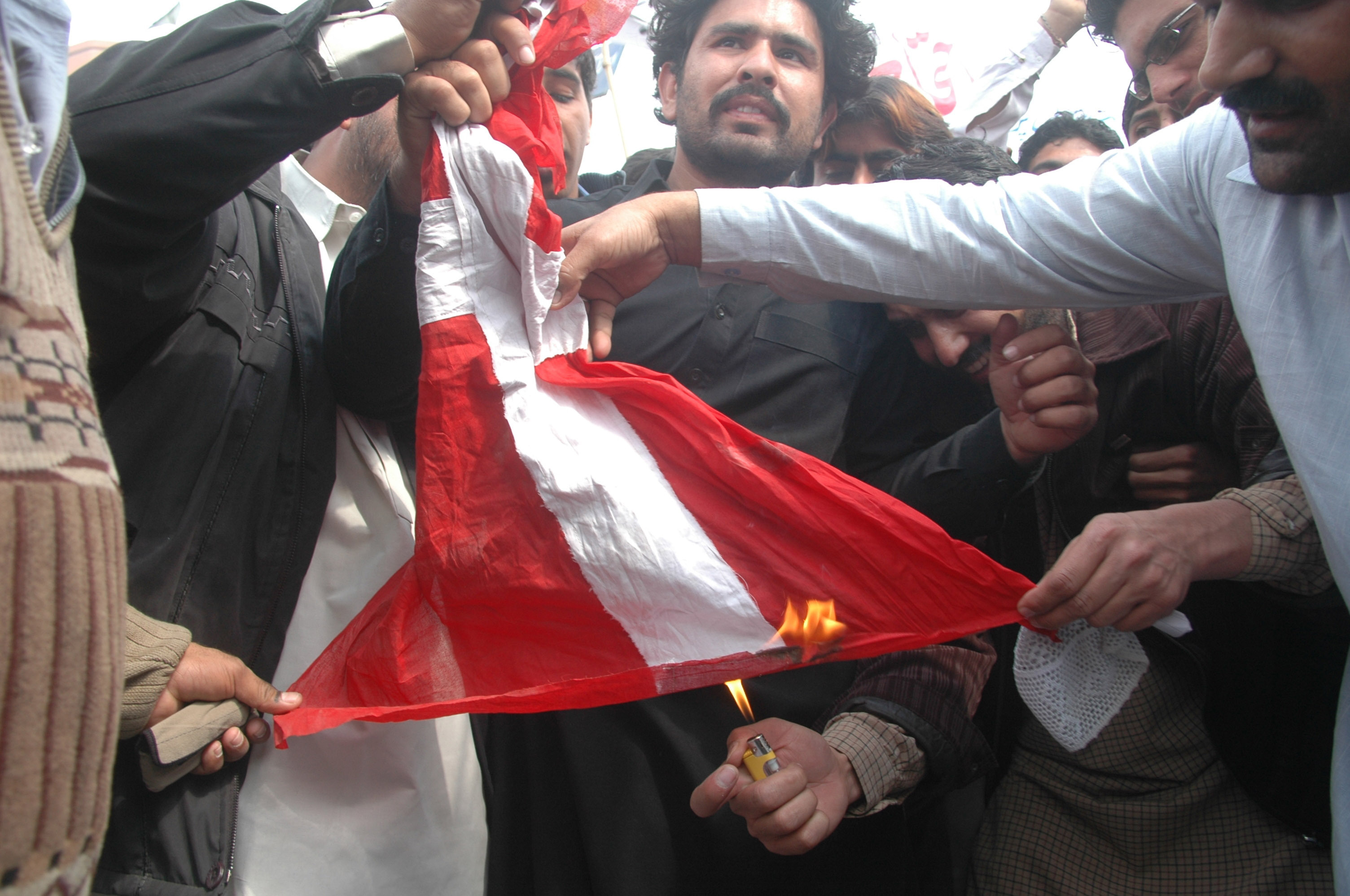  Demonstration mod Danmark og danske avisers genoptryk af Muhammed-tegningerne i Gujranwala, Pakistan i 2008. 