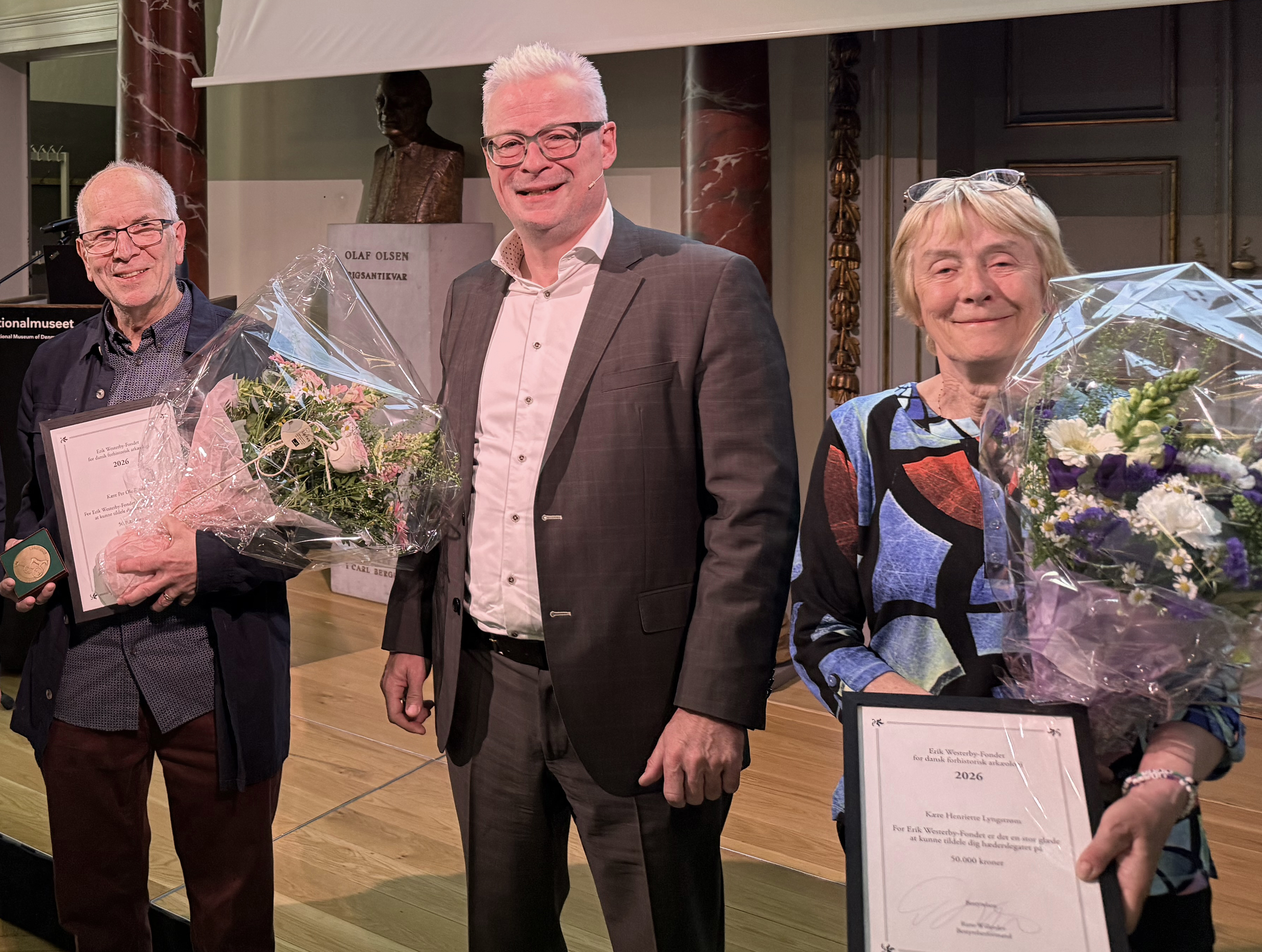 Lektor emeritus Per Ole Rindel og lektor Henriette Lyngstrøm sammen med direktør på Nationalmuseet og formand for Erik Westerby Fondets bestyrelse, Rane Willerslev