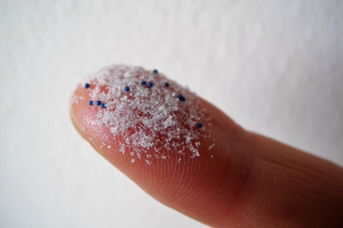 Mikroplastik På Finger 12X8 Plastic Change