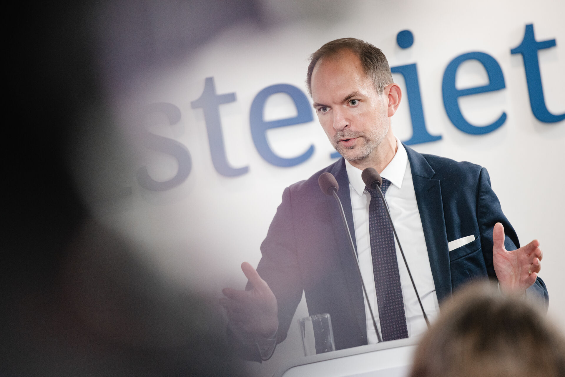 20231106 143800 6 1920X1280we