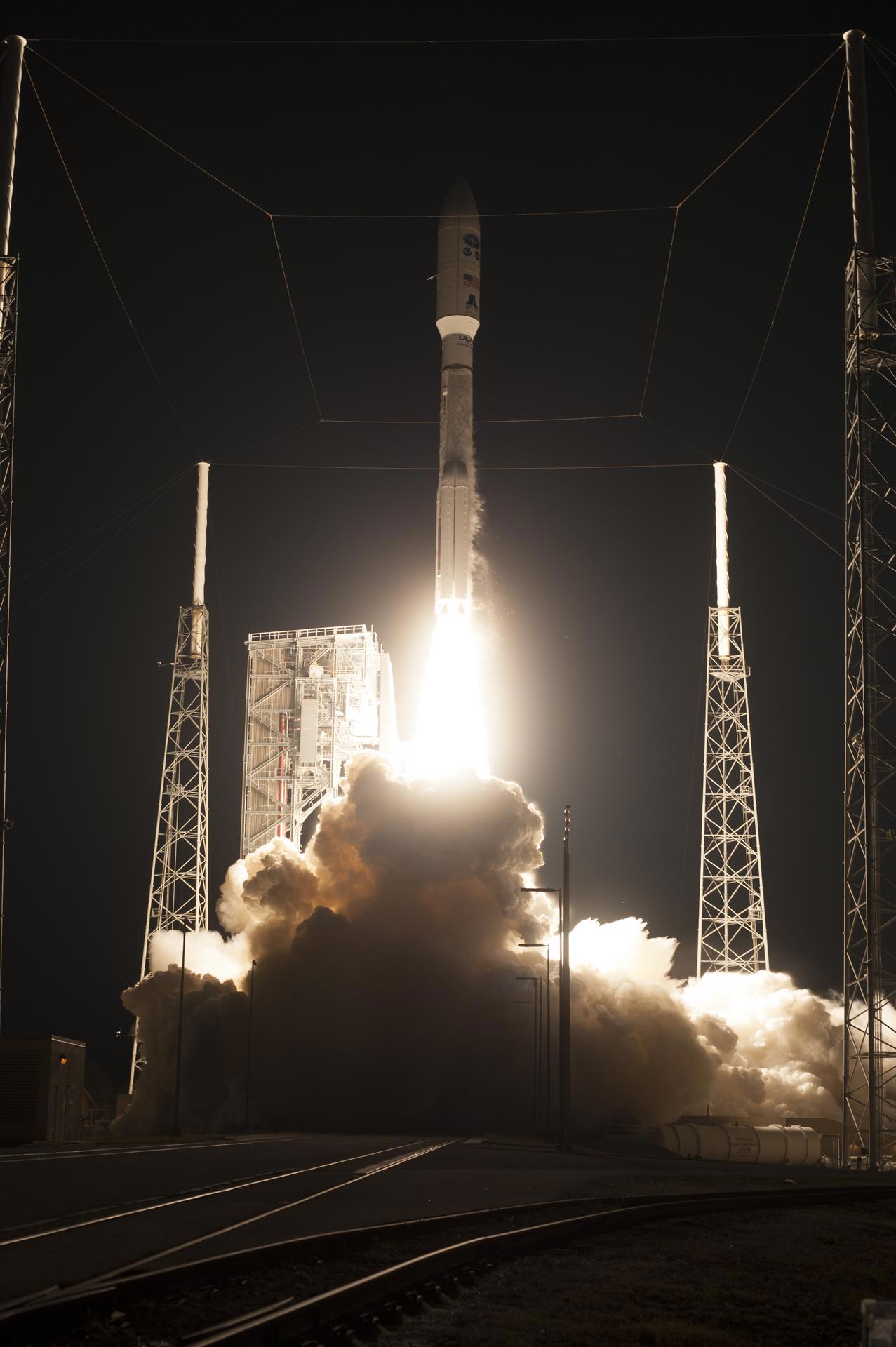 2 Liftoff NASA KSC 20161119 PH AWG03