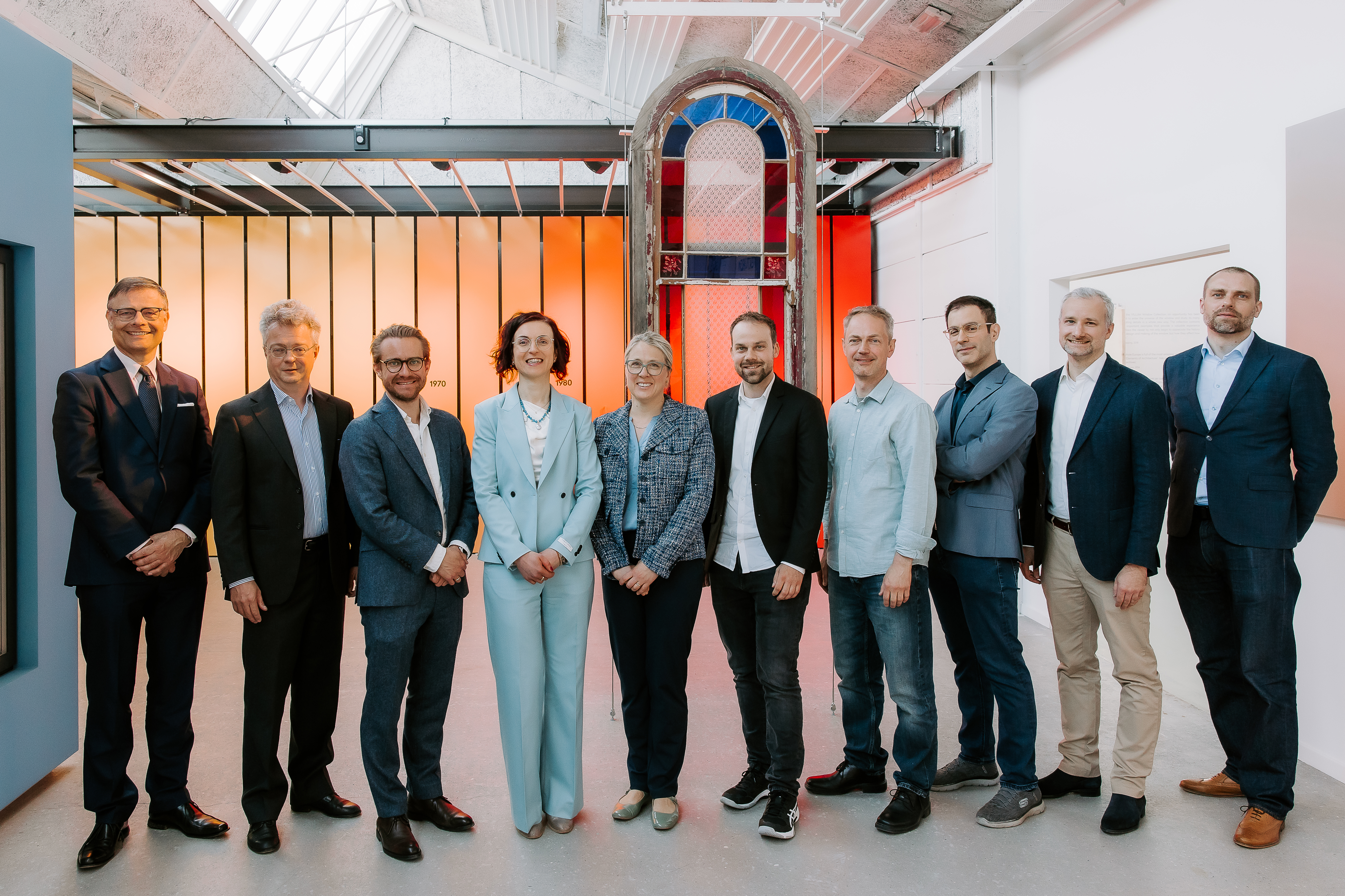 Formand for Villum Fonden Jens Kann-Rasmussen (længst til venstre) sammen med de ni modtagere af Villum Ascending Investigator 2026. Fra venstre: Enrico Cappelini, Andreas Laustsen-Kiel, Irene Tamborra, Jane Wittrup Agger, Søren Ulstrup, Alexander Zelikin, Claudio Orlandi, Fabian Haiden og Søren Stobbe. 