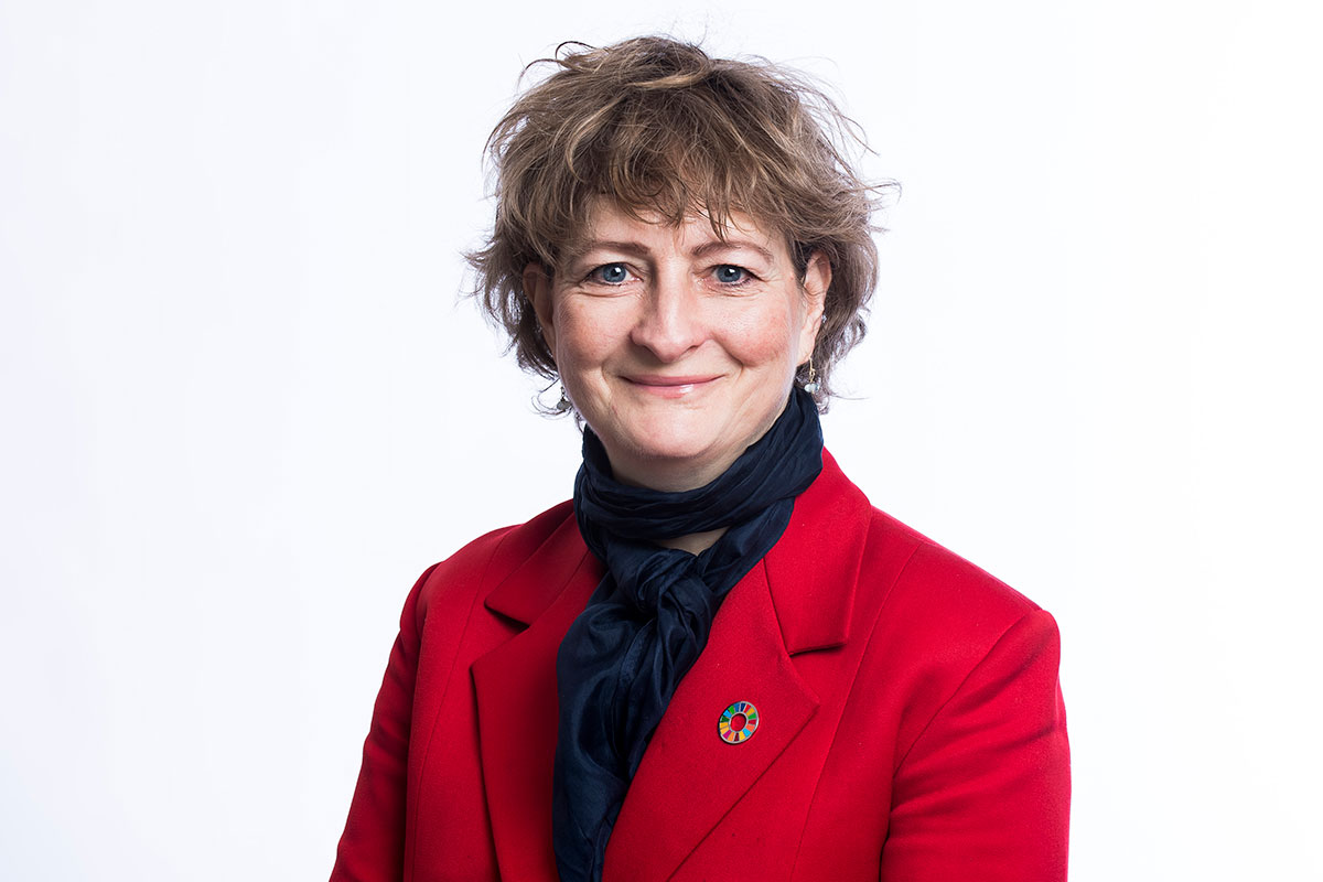 Line Barfod 1200X800