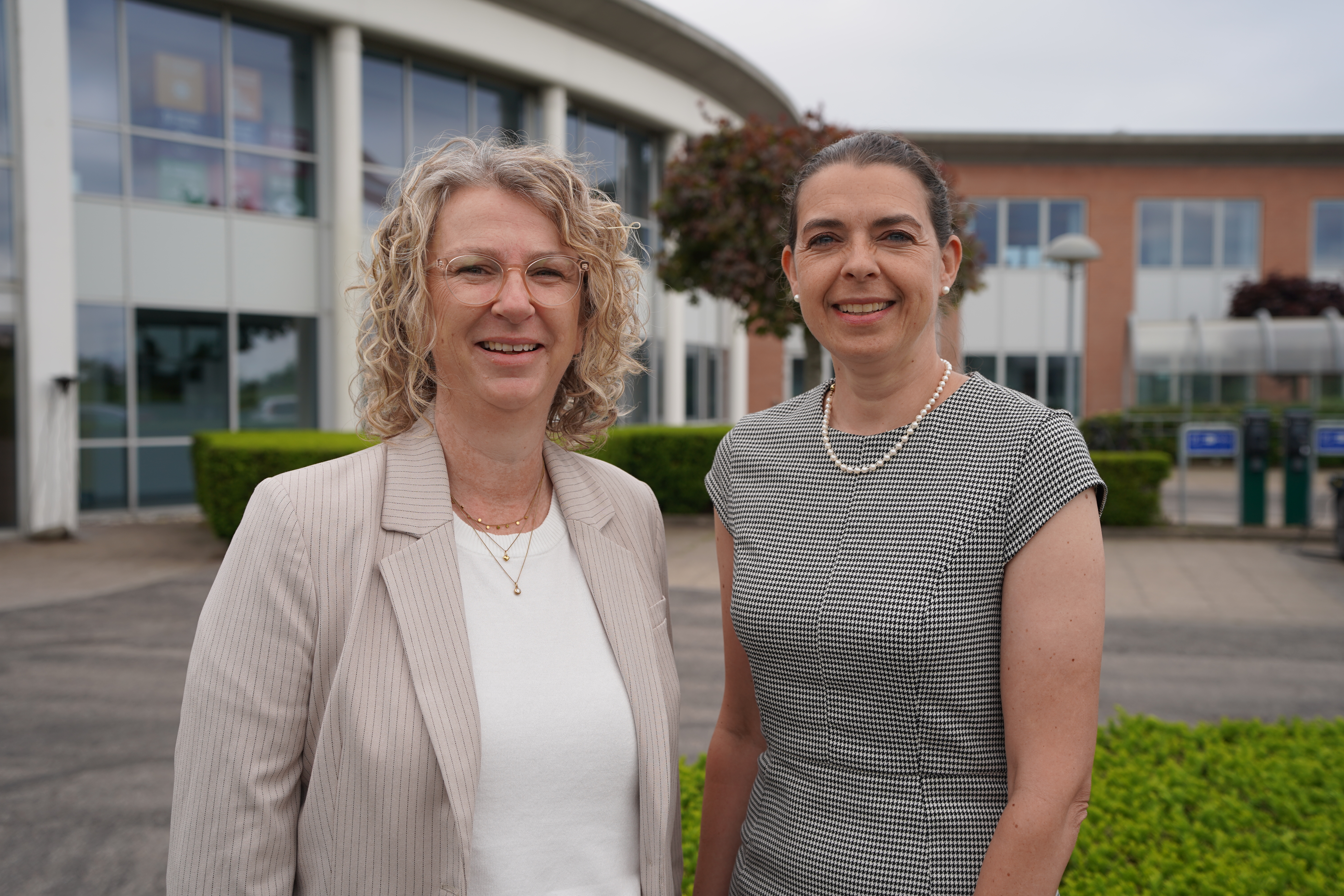 Dorte Søren og Mette Dyhl Prola er henholdsvis fleksjobber og chief marketing officer i toiletvirksomheden Pressalit. 