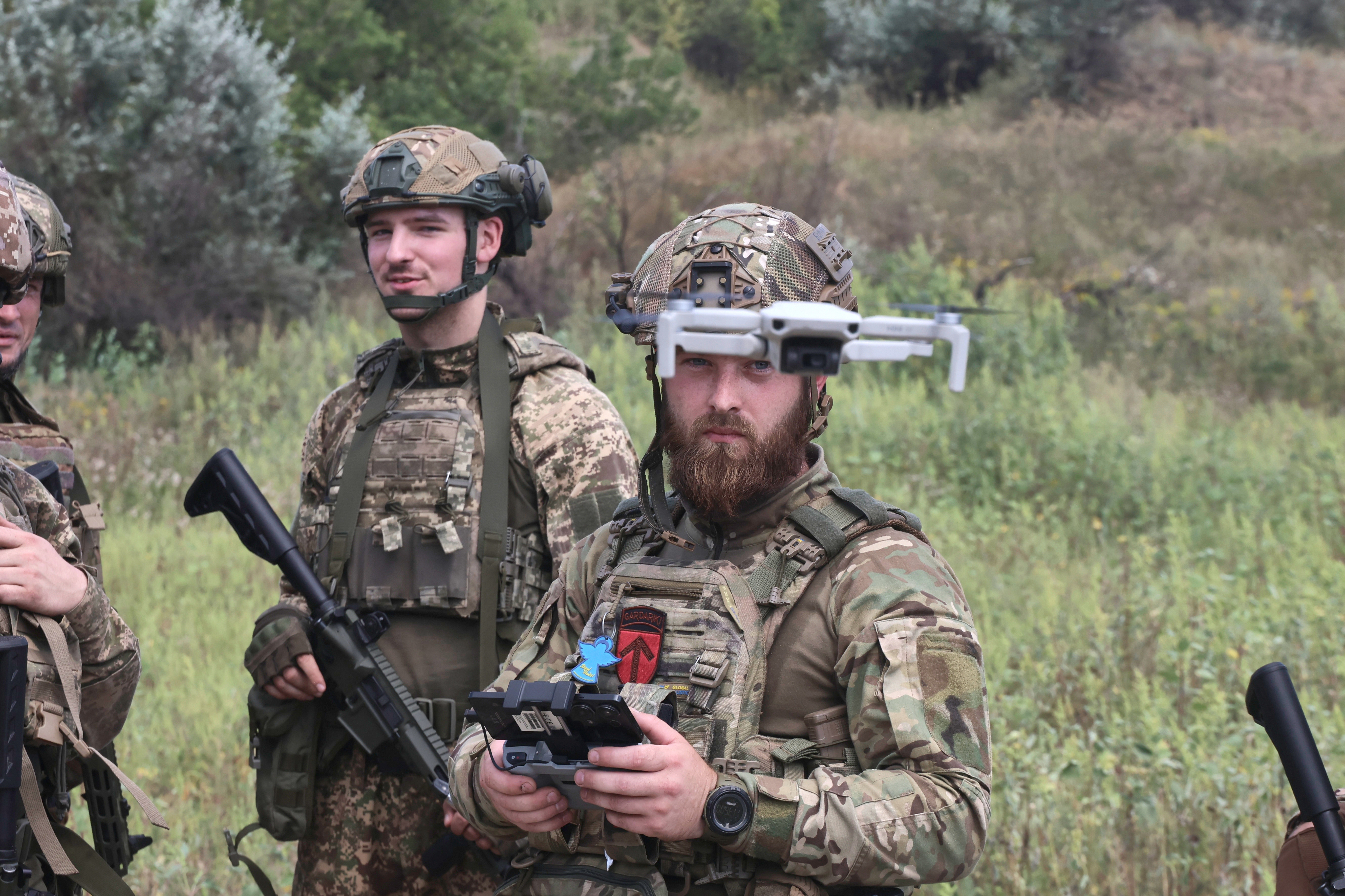 De ukrainske styrker bruger vidt forskellige dronetyper, blandt andet deep strikedroner, som bruges til at udføre droneangreb dybt inde bag fjendens linjer såsom rekognoscering og overvågning.