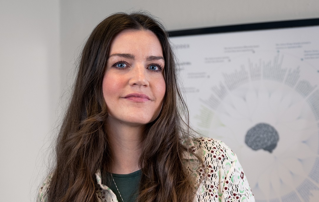 Nathalie C. Larsen. Kreditering Julia Eva Severinsen LI