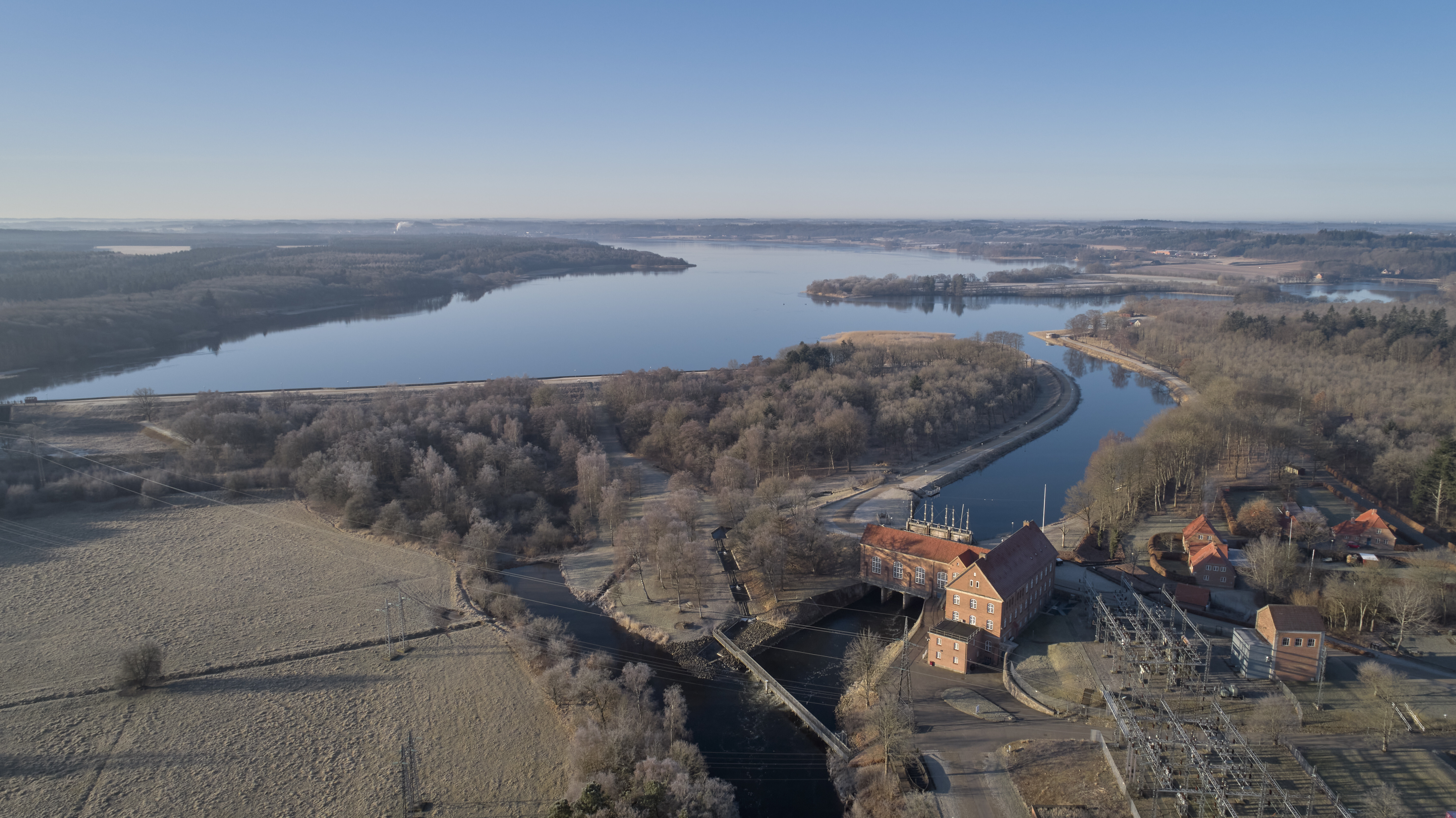 Tangeværket i forgrunden, Tange Sø i baggrunden