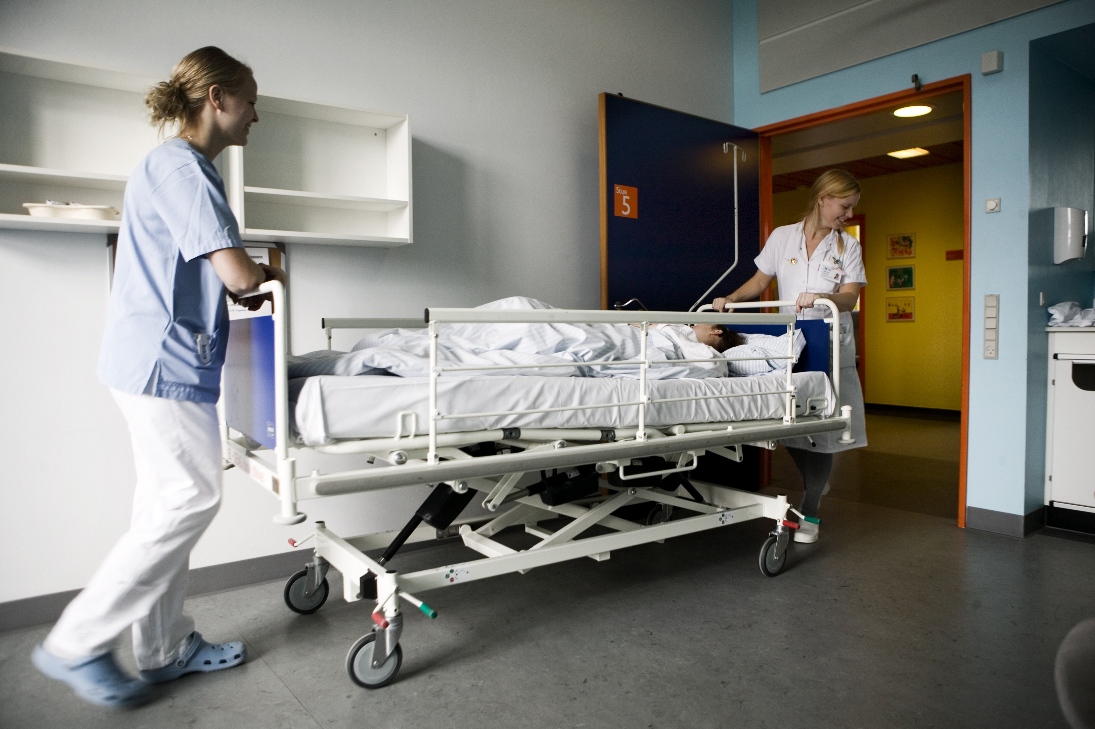 Stadig for få vælger sygeplejerskeuddannelsen