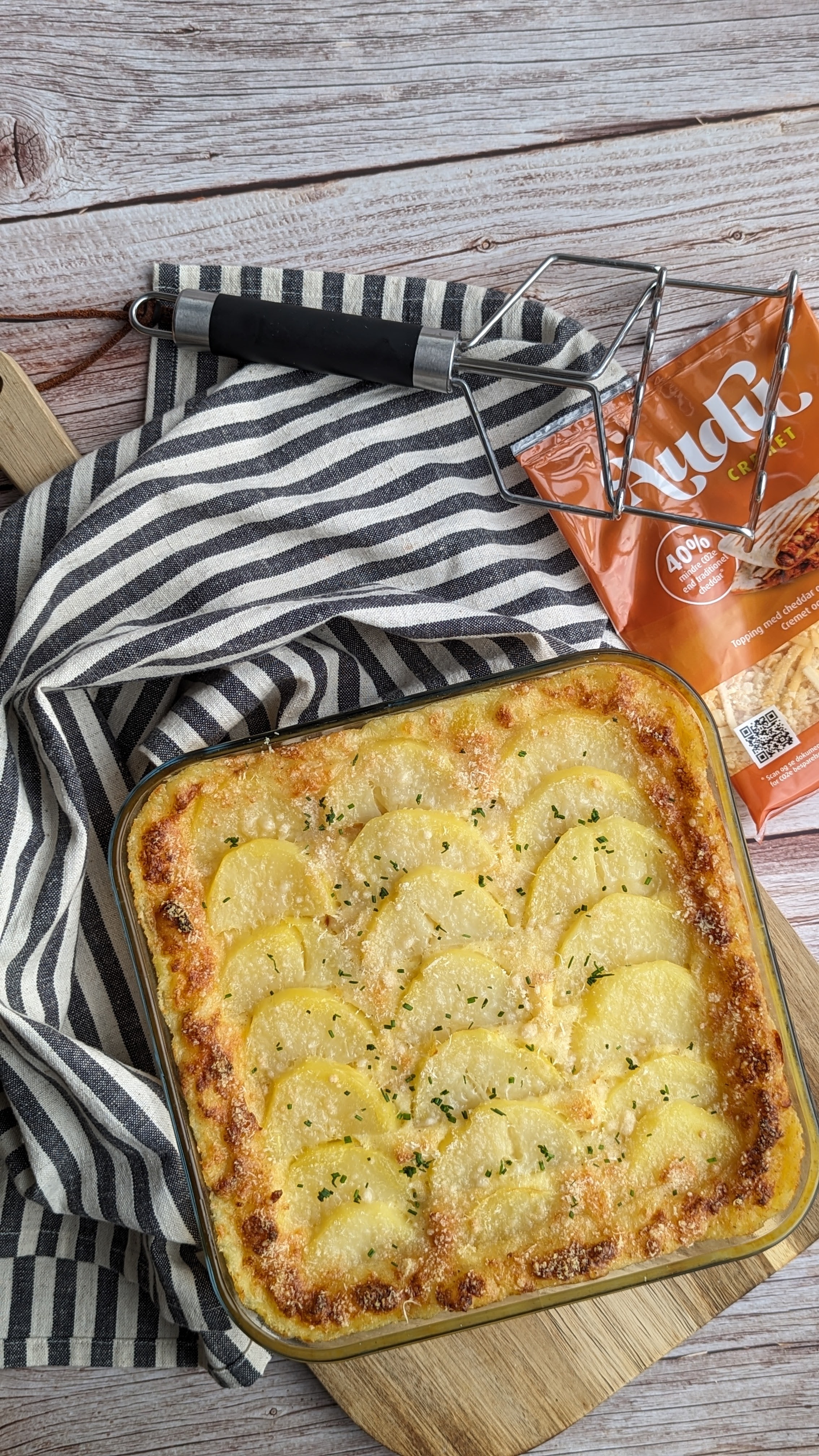 Planteost på kartofler i fad