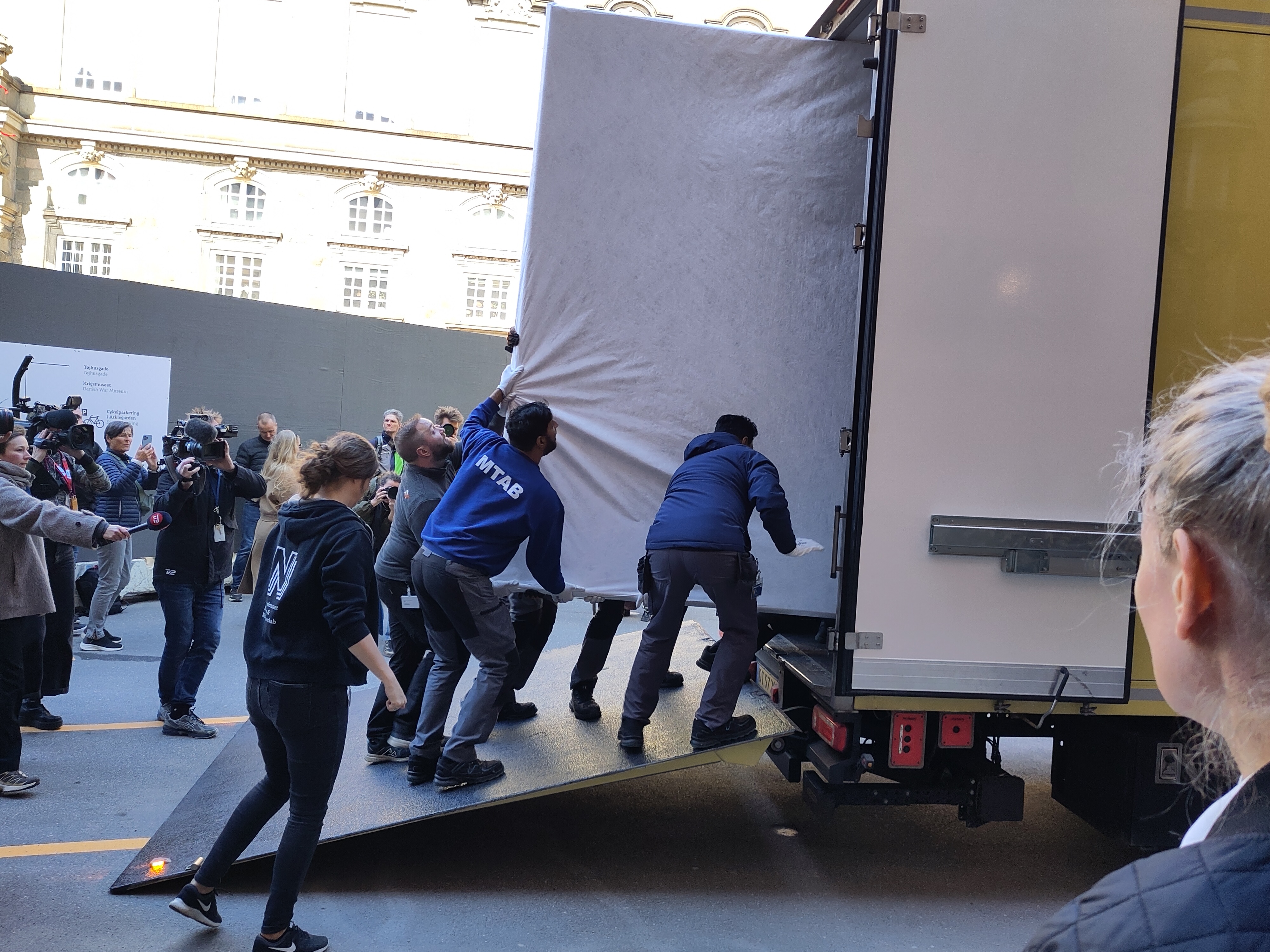 Mette Klüver Rongsted Johanne Kigger På Billede