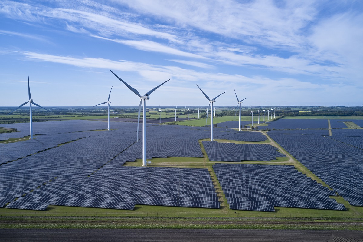 Vindmølle- og solcellepark